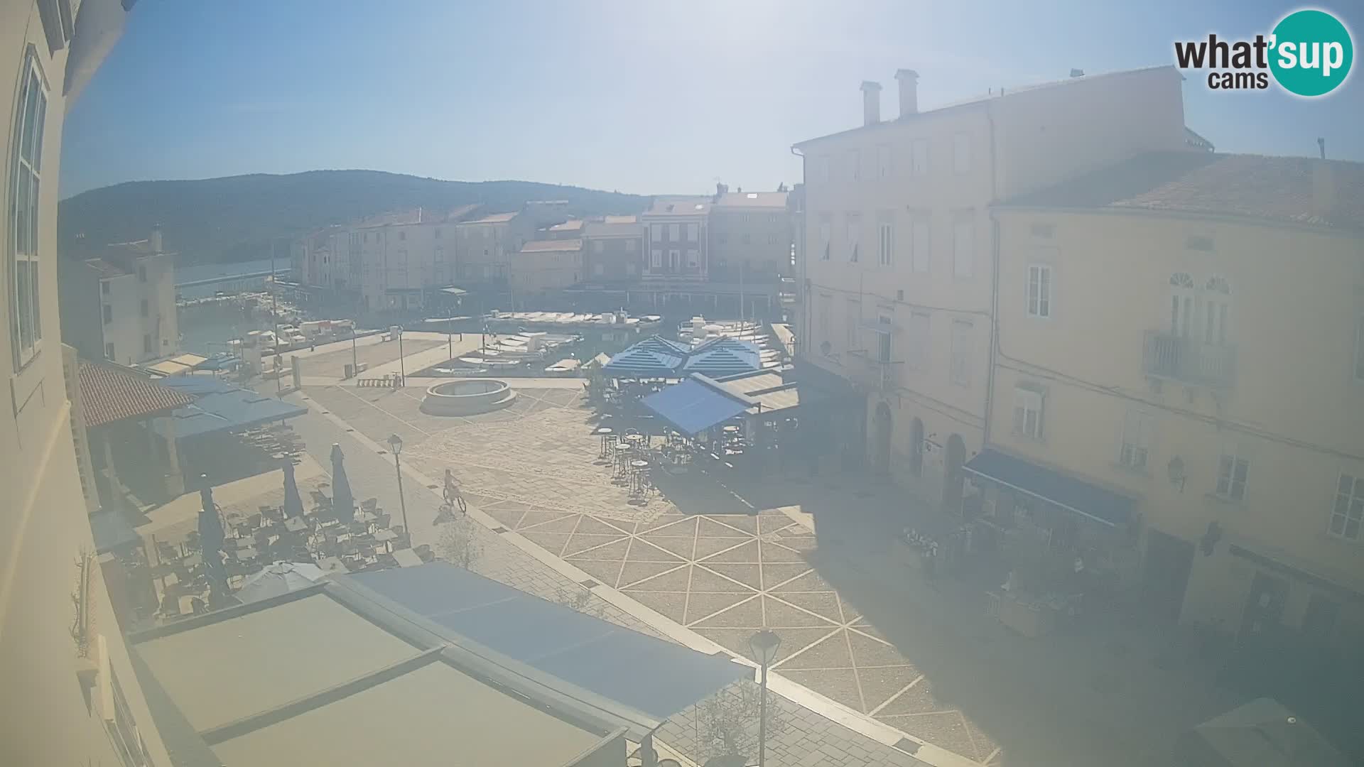 Cámara en vivo ciudad de Cres – plaza principal y “mandrač” – isla de Cres – Croacia
