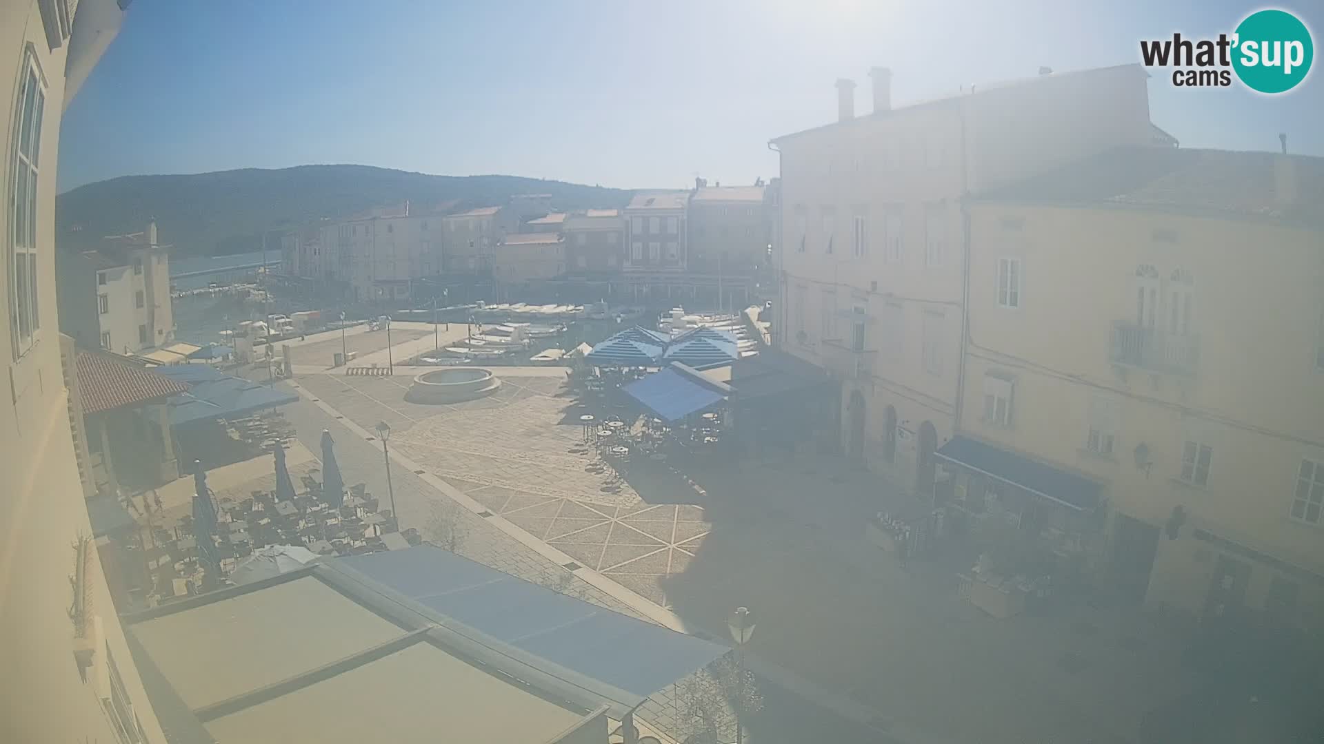 LIVE cam Cres city – place principale et “mandrač” – île de Cres – Croatie