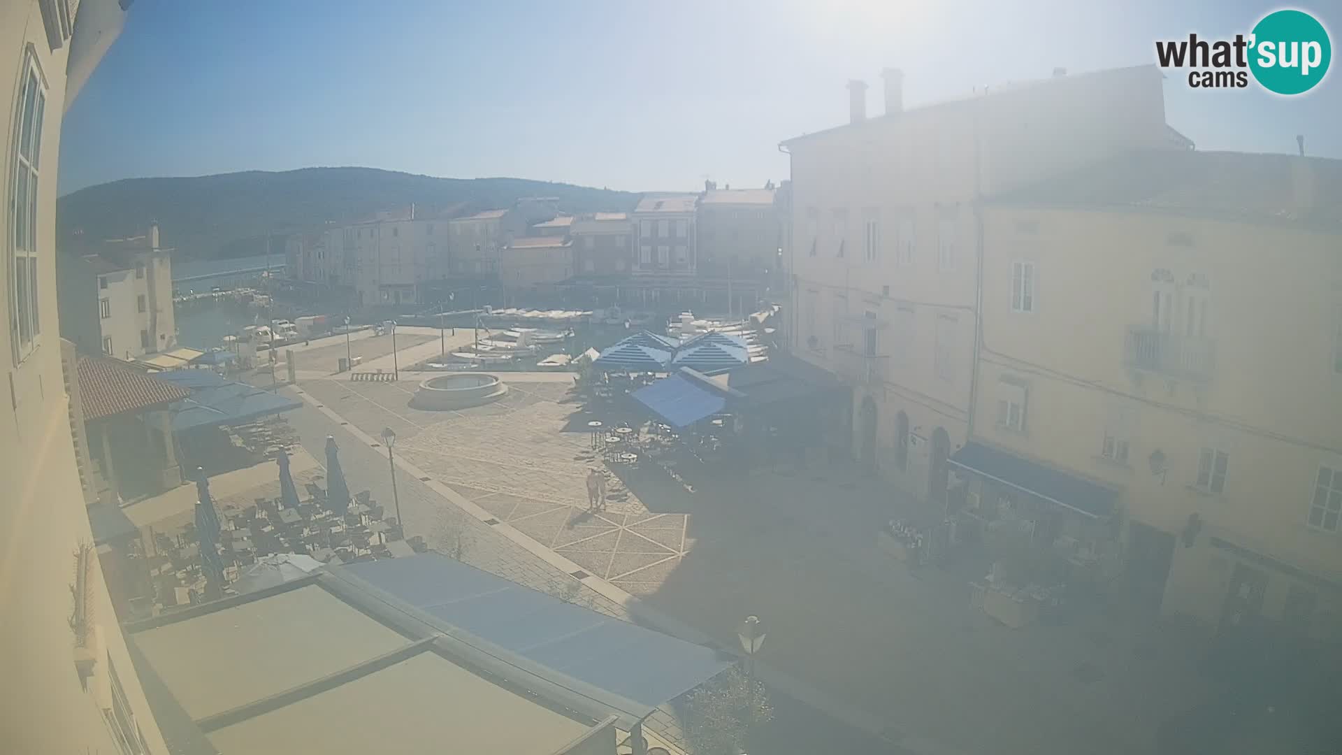 LIVE cam Cres city – place principale et “mandrač” – île de Cres – Croatie