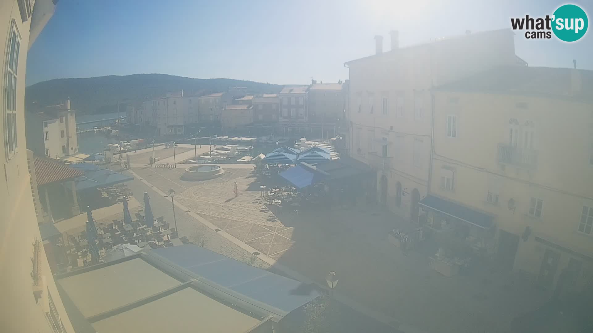 LIVE cam Cres city – place principale et “mandrač” – île de Cres – Croatie