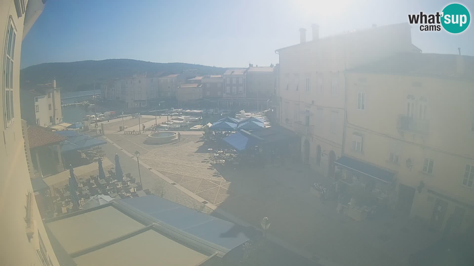 Cámara en vivo ciudad de Cres – plaza principal y “mandrač” – isla de Cres – Croacia