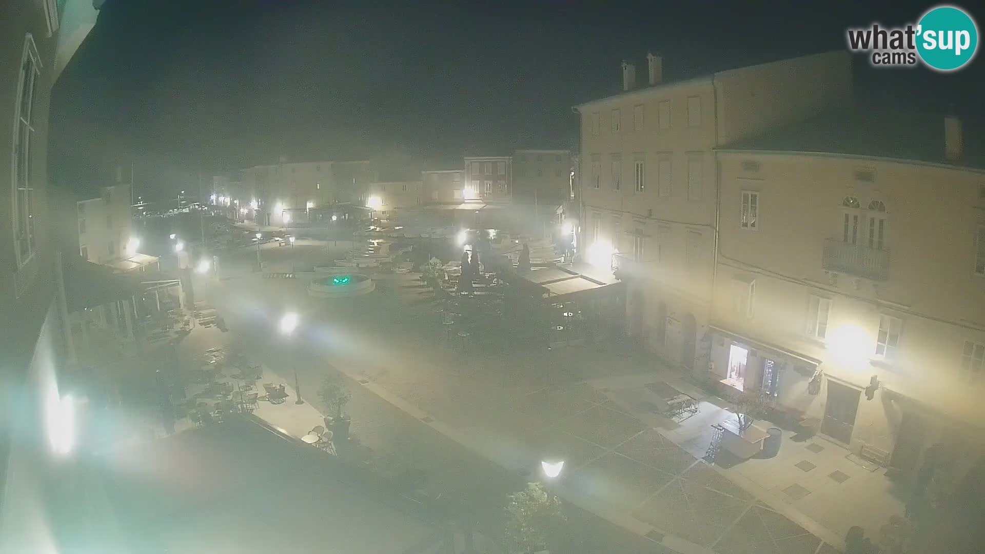 Cámara en vivo ciudad de Cres – plaza principal y “mandrač” – isla de Cres – Croacia