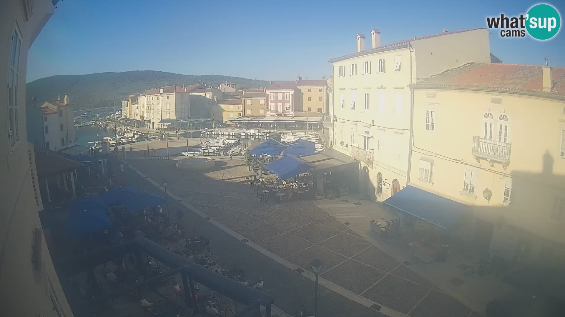 LIVE cam Cres city – place principale et “mandrač” – île de Cres – Croatie