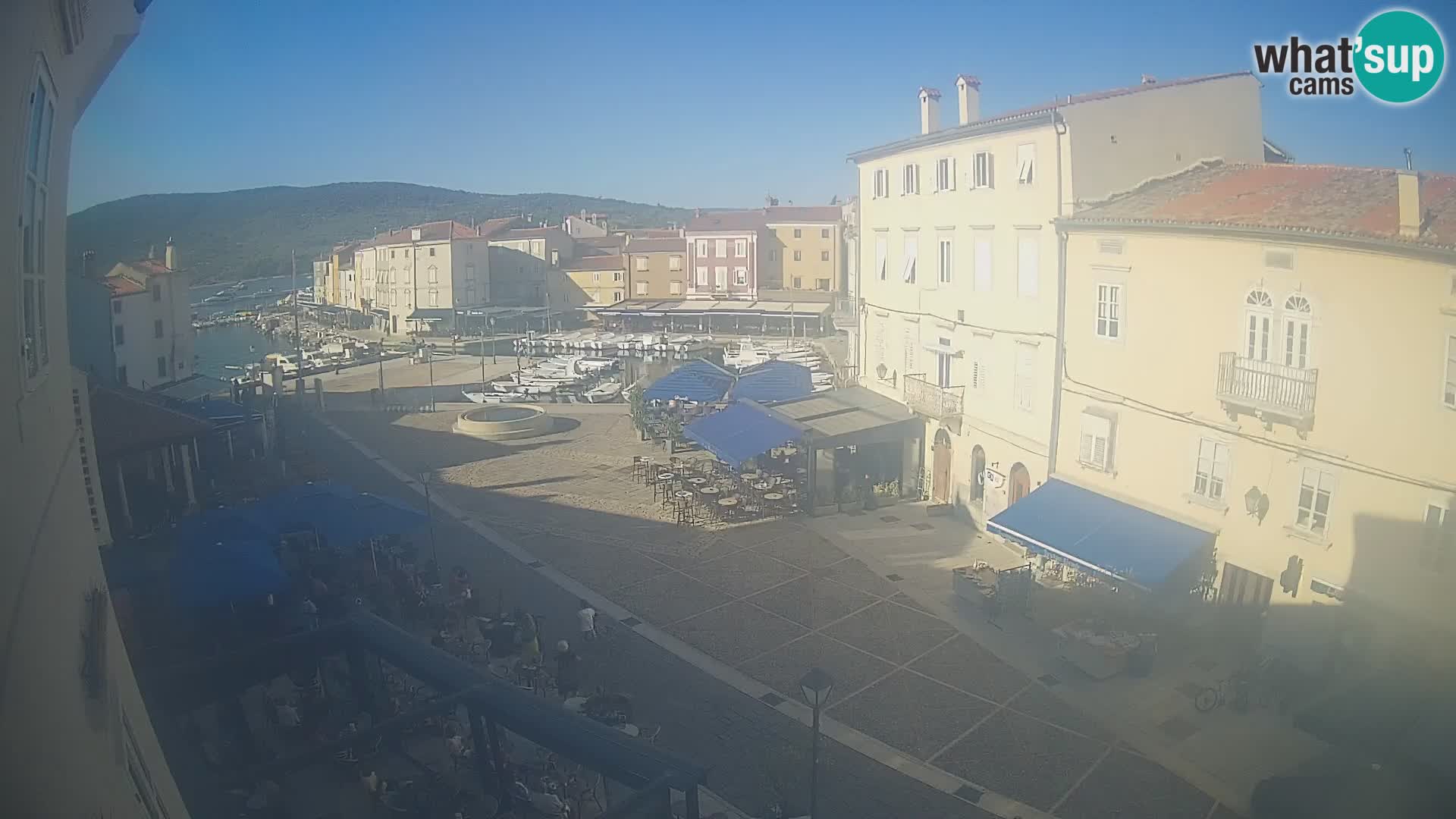 LIVE cam Cres city – place principale et “mandrač” – île de Cres – Croatie