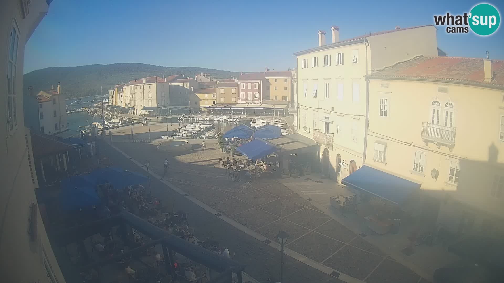 LIVE cam Cres city – place principale et “mandrač” – île de Cres – Croatie