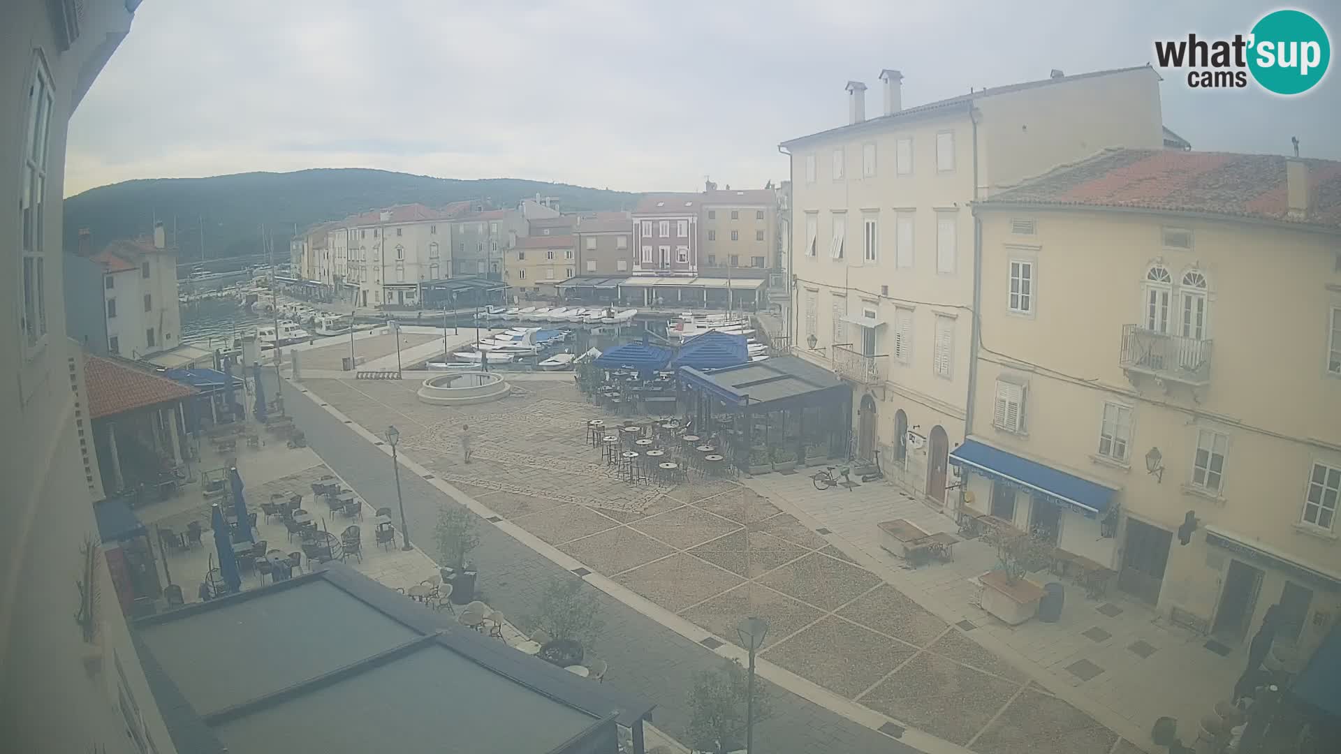 LIVE cam Cres city – place principale et “mandrač” – île de Cres – Croatie
