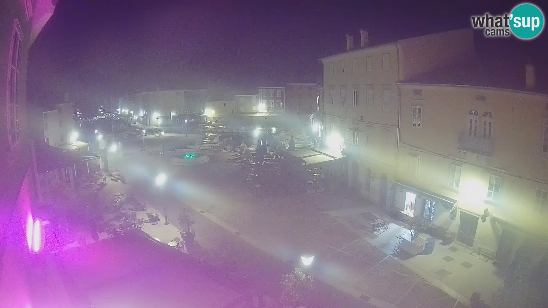 Kamera v ŽIVO Cres mesto – glavni trg in “mandrač” – otok Cres – Hrvaška