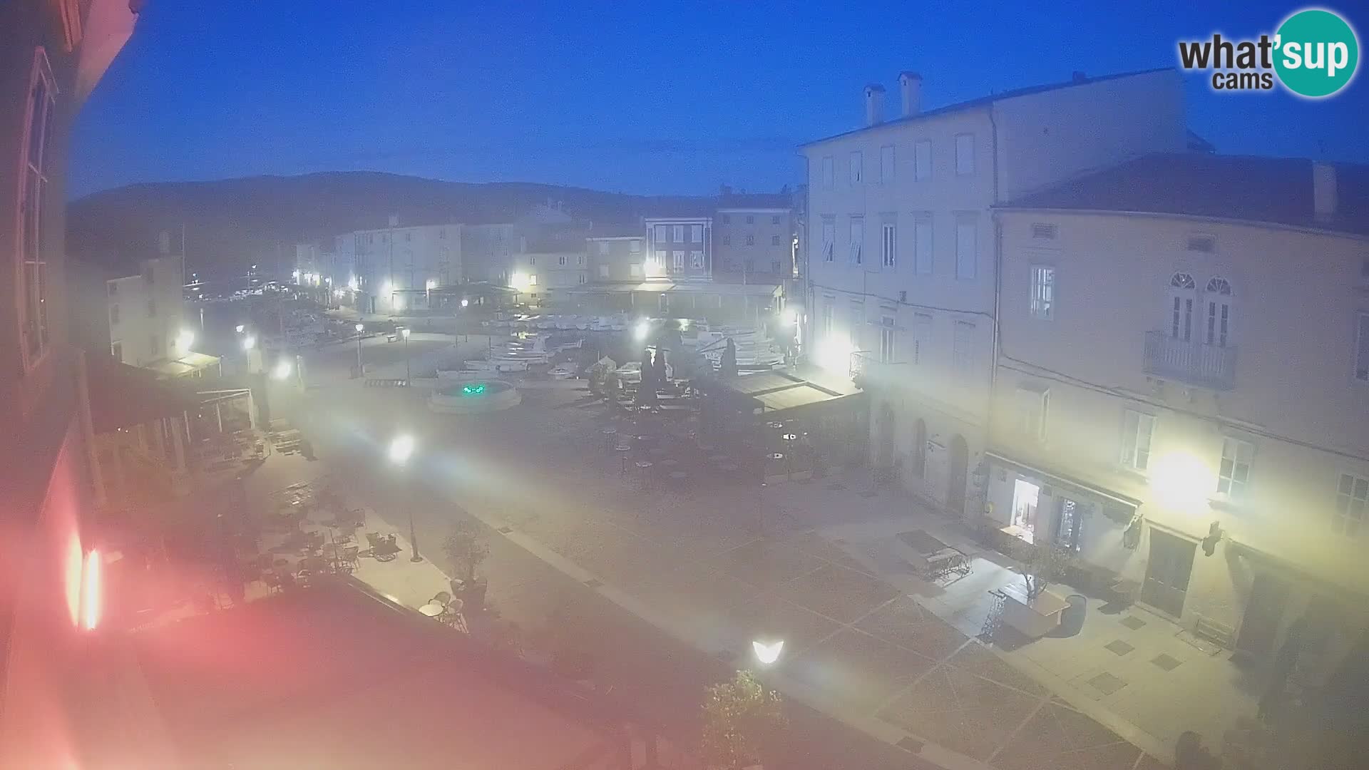 Cámara en vivo ciudad de Cres – plaza principal y “mandrač” – isla de Cres – Croacia