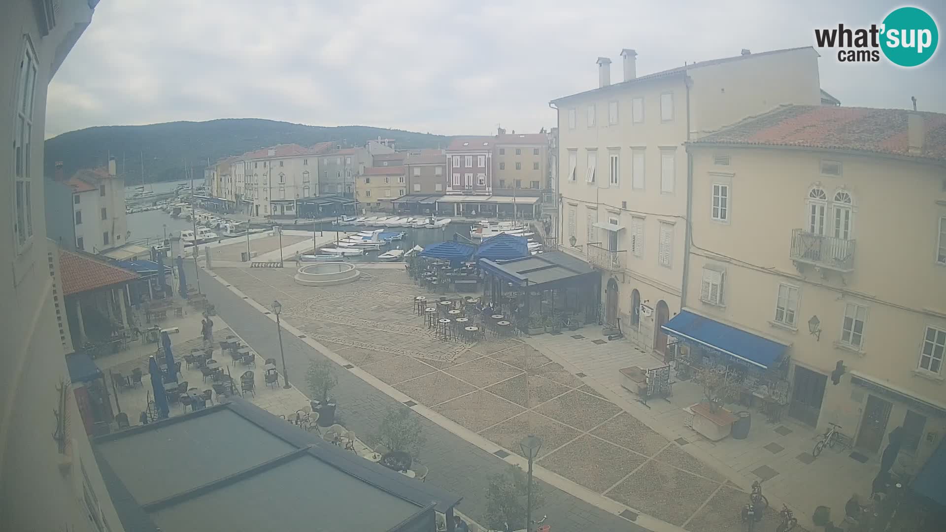 LIVE cam Cres city – place principale et “mandrač” – île de Cres – Croatie
