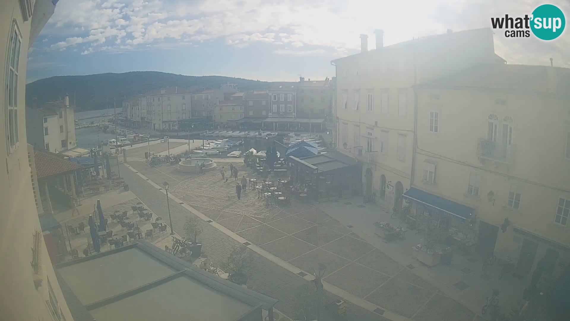LIVE cam Cres city – place principale et “mandrač” – île de Cres – Croatie