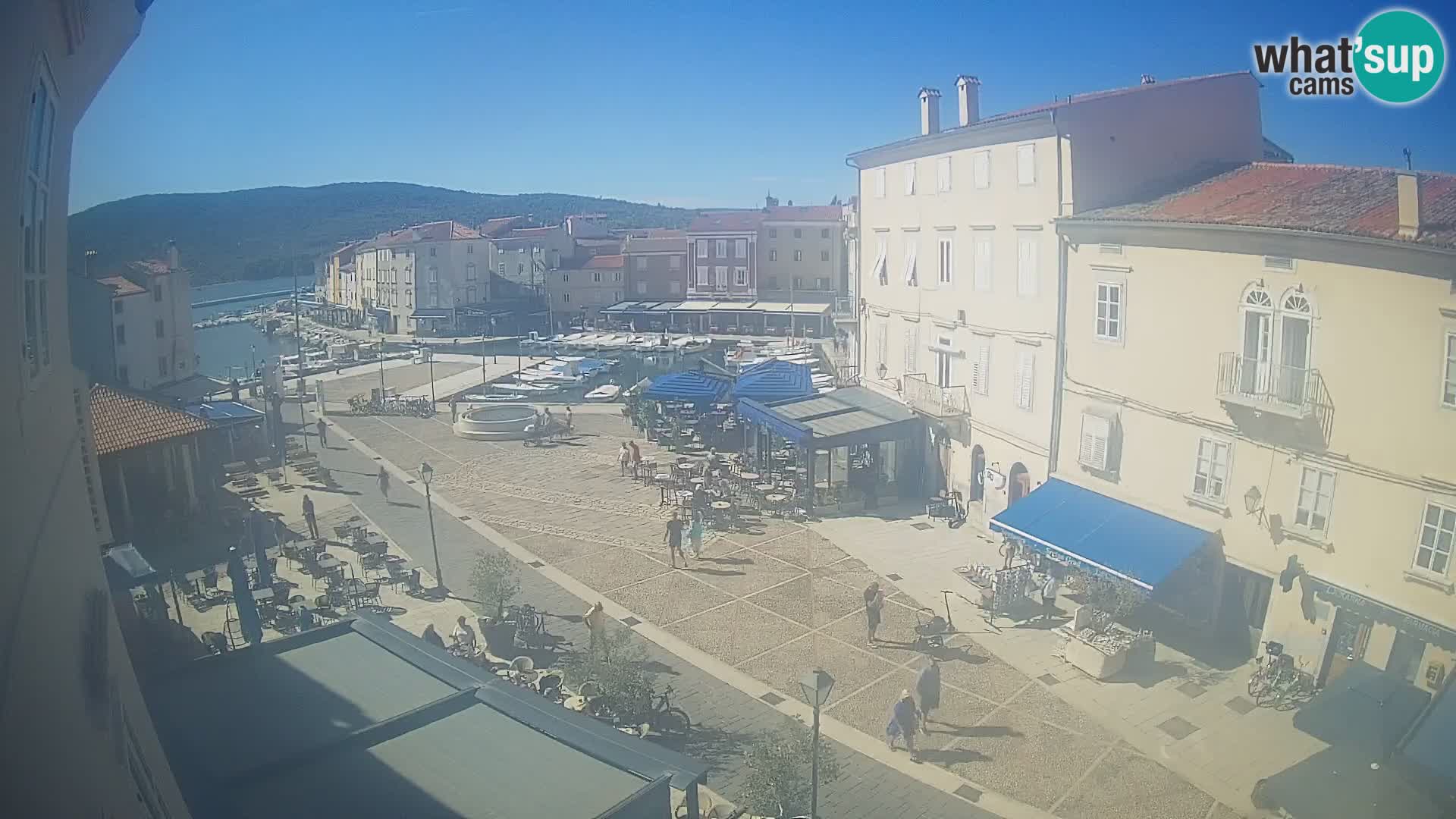 LIVE cam Cres city – place principale et “mandrač” – île de Cres – Croatie