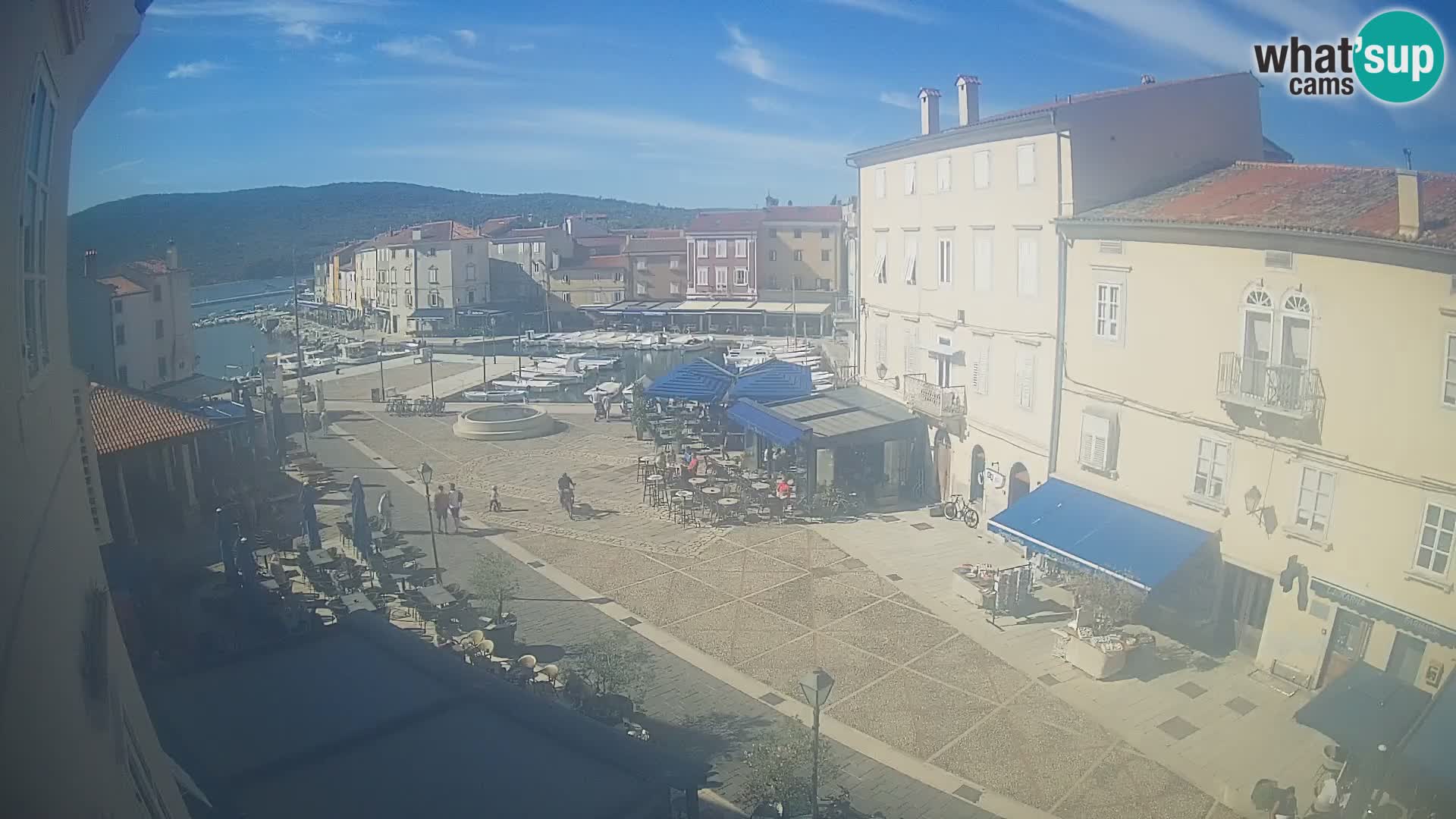 Cámara en vivo ciudad de Cres – plaza principal y “mandrač” – isla de Cres – Croacia