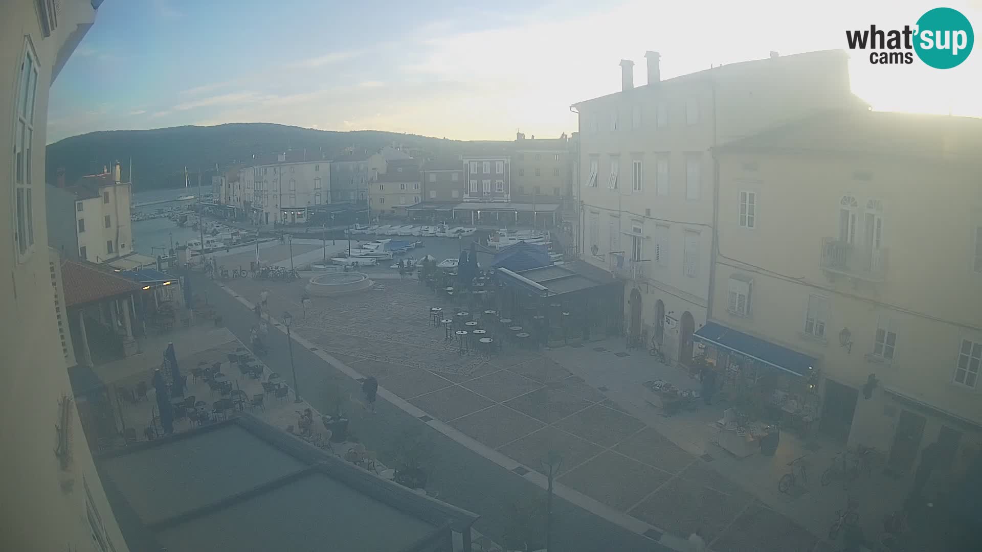 Cámara en vivo ciudad de Cres – plaza principal y “mandrač” – isla de Cres – Croacia
