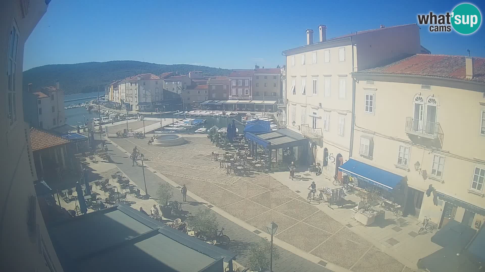 Cámara en vivo ciudad de Cres – plaza principal y “mandrač” – isla de Cres – Croacia