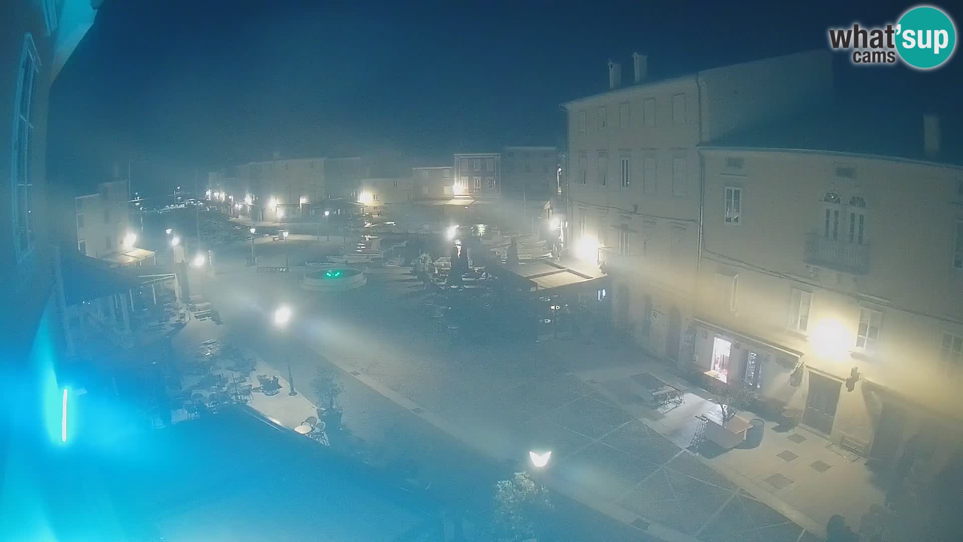 LIVE cam Cres city – place principale et “mandrač” – île de Cres – Croatie
