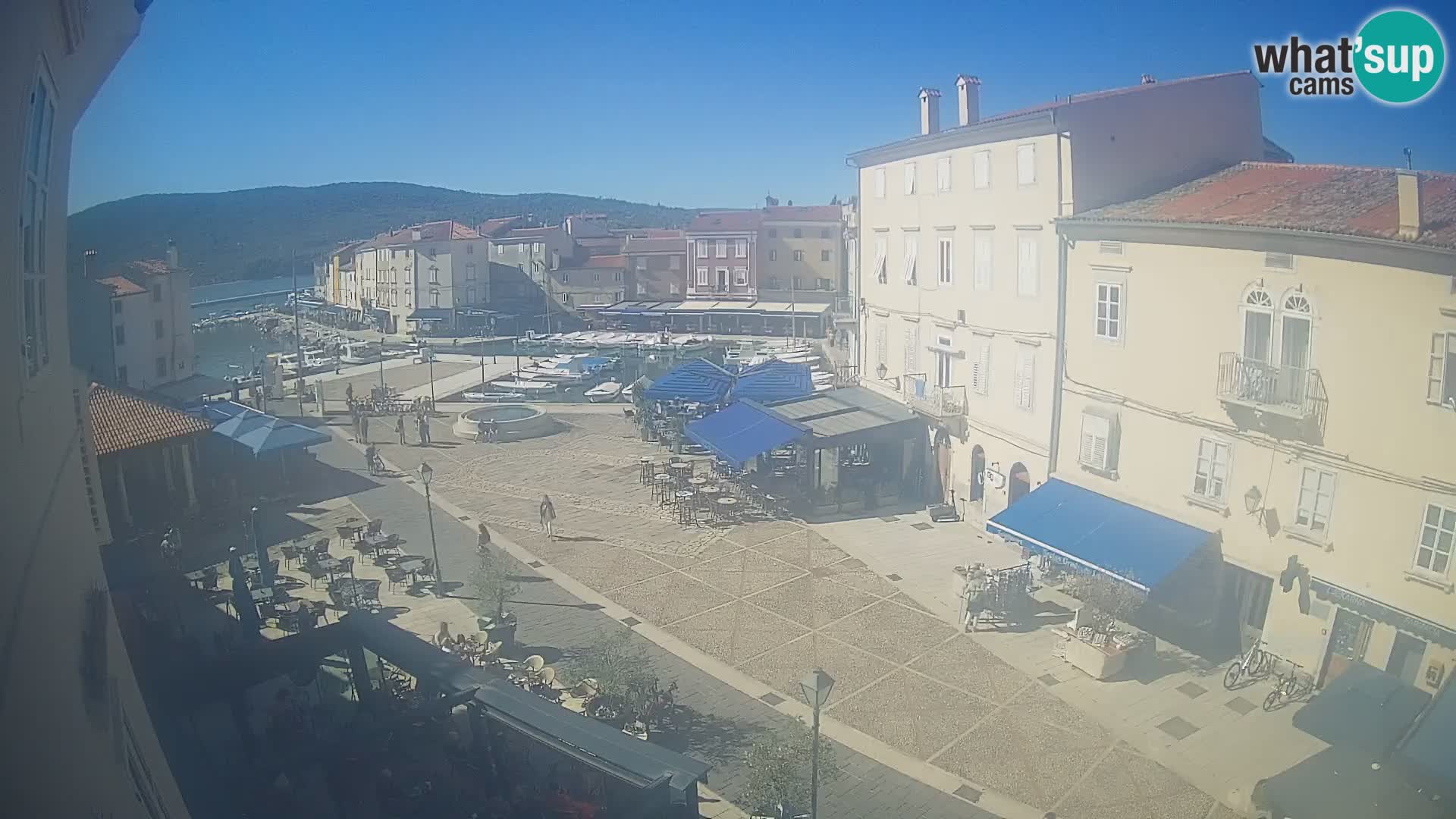 LIVE cam Cres city – place principale et “mandrač” – île de Cres – Croatie