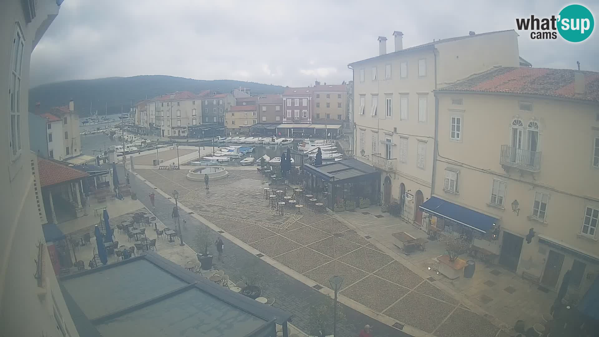 Cámara en vivo ciudad de Cres – plaza principal y “mandrač” – isla de Cres – Croacia