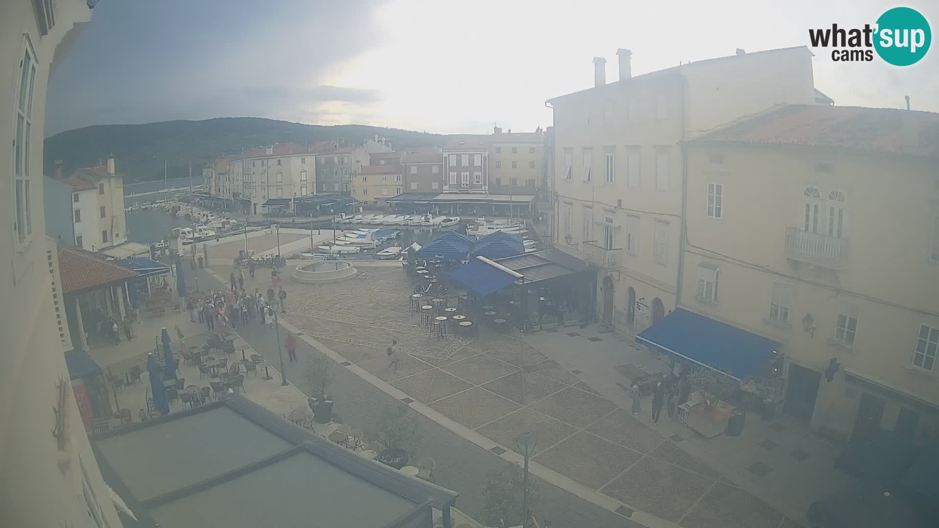 Cámara en vivo ciudad de Cres – plaza principal y “mandrač” – isla de Cres – Croacia
