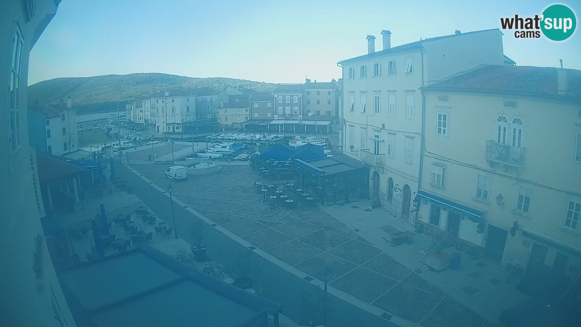 Cámara en vivo ciudad de Cres – plaza principal y “mandrač” – isla de Cres – Croacia