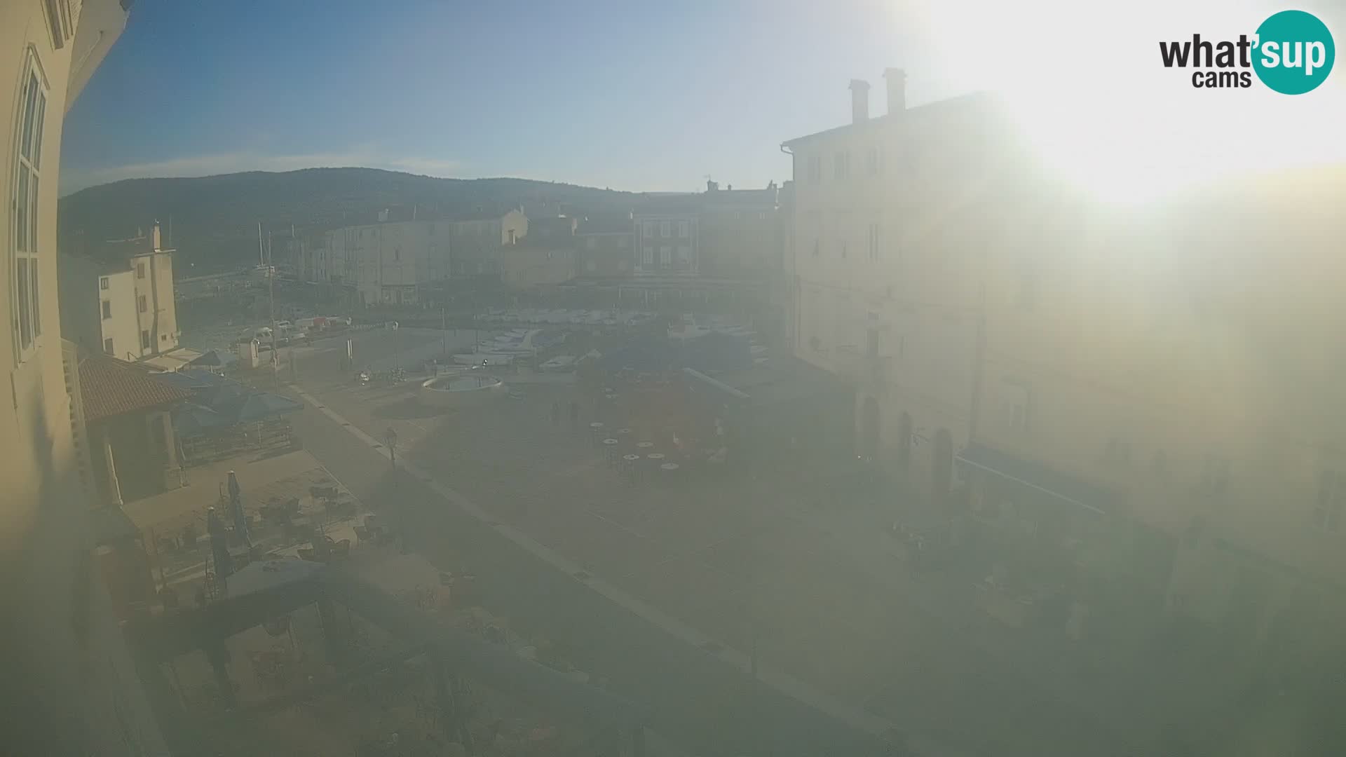 LIVE cam Cres city – place principale et “mandrač” – île de Cres – Croatie