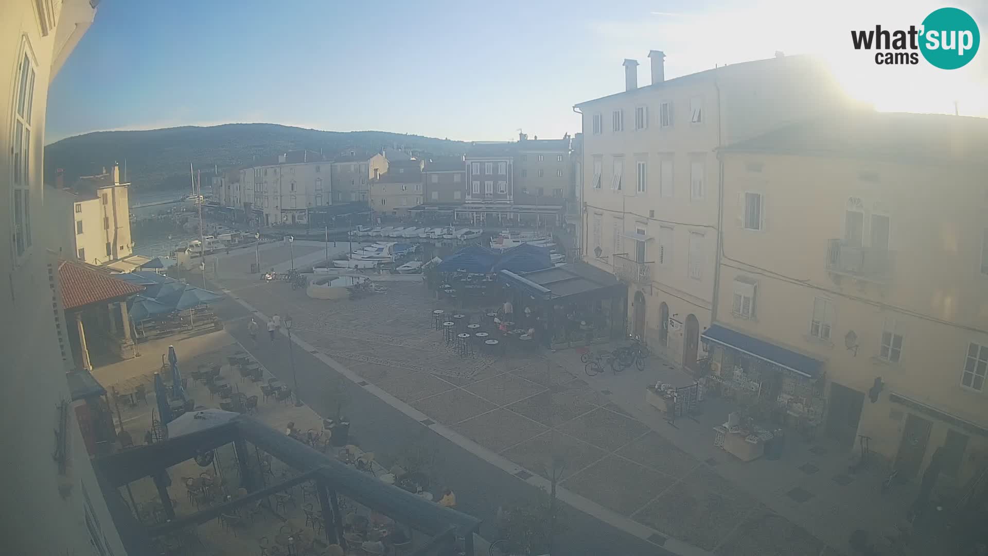 LIVE cam Cres city – place principale et “mandrač” – île de Cres – Croatie