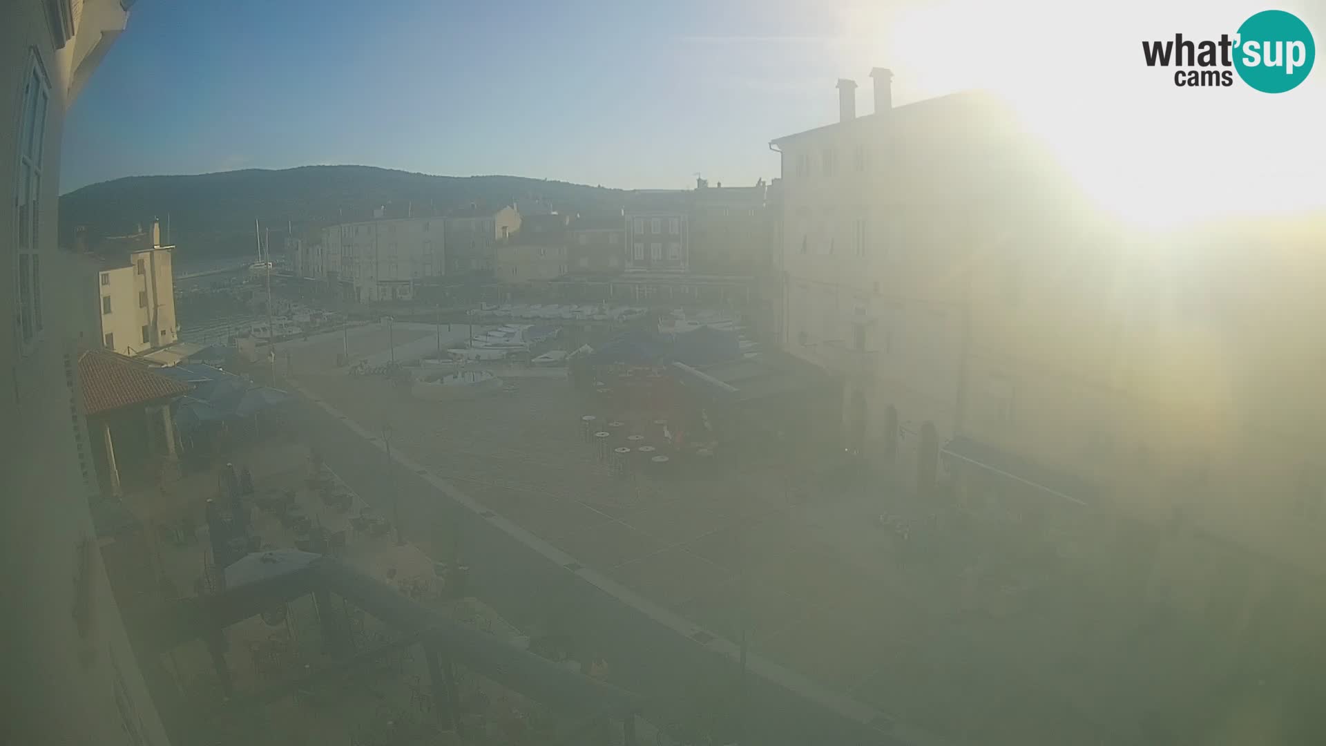 LIVE cam Cres city – place principale et “mandrač” – île de Cres – Croatie