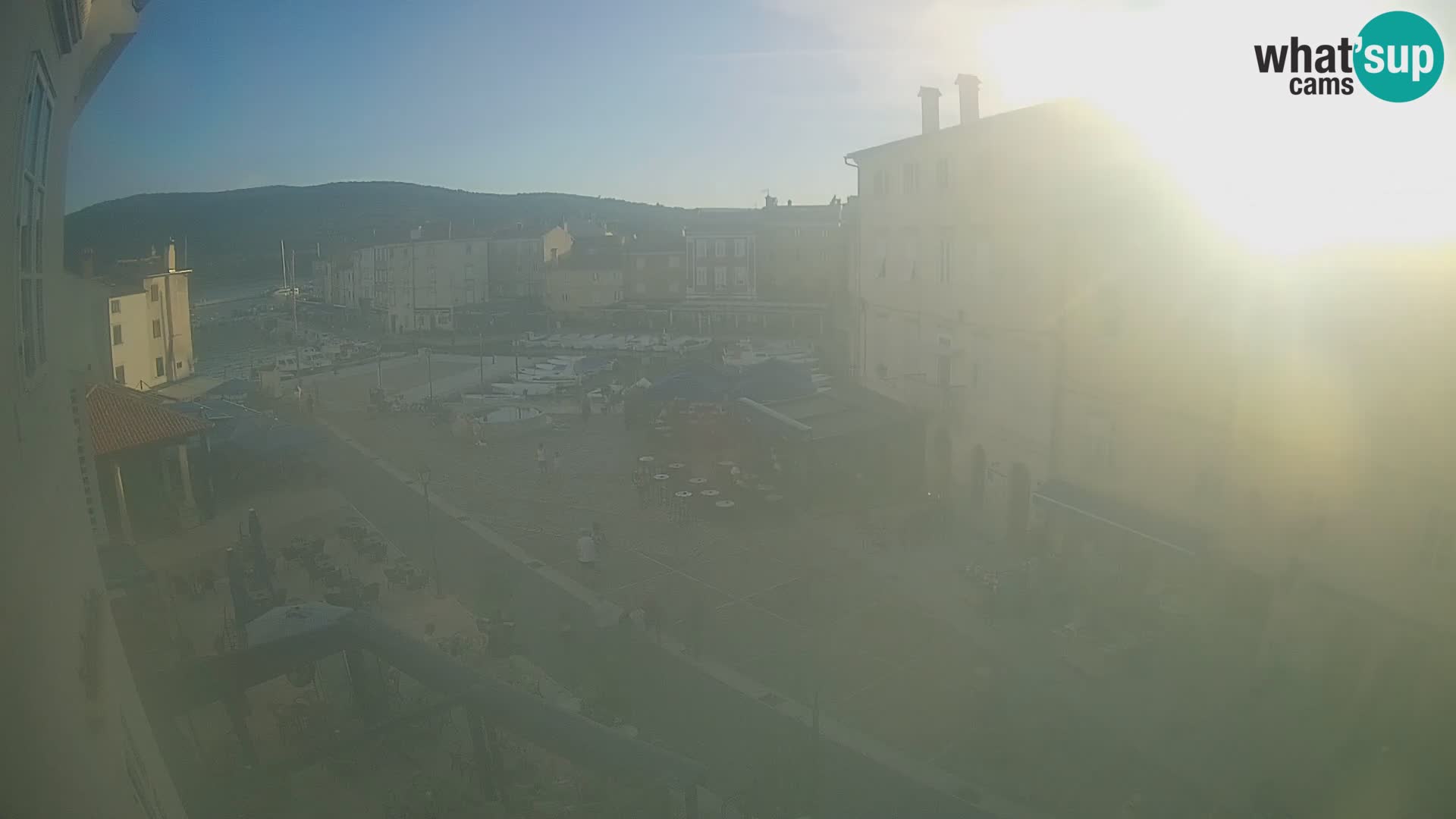 LIVE cam Cres city – place principale et “mandrač” – île de Cres – Croatie