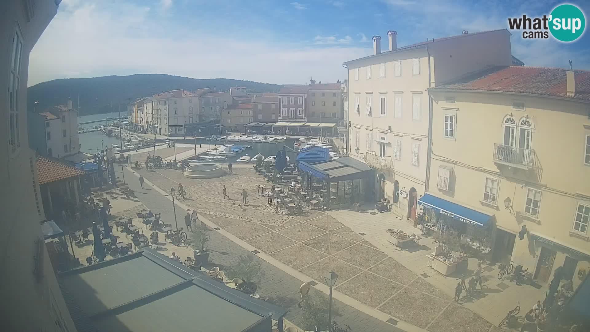 LIVE cam Cres city – place principale et “mandrač” – île de Cres – Croatie