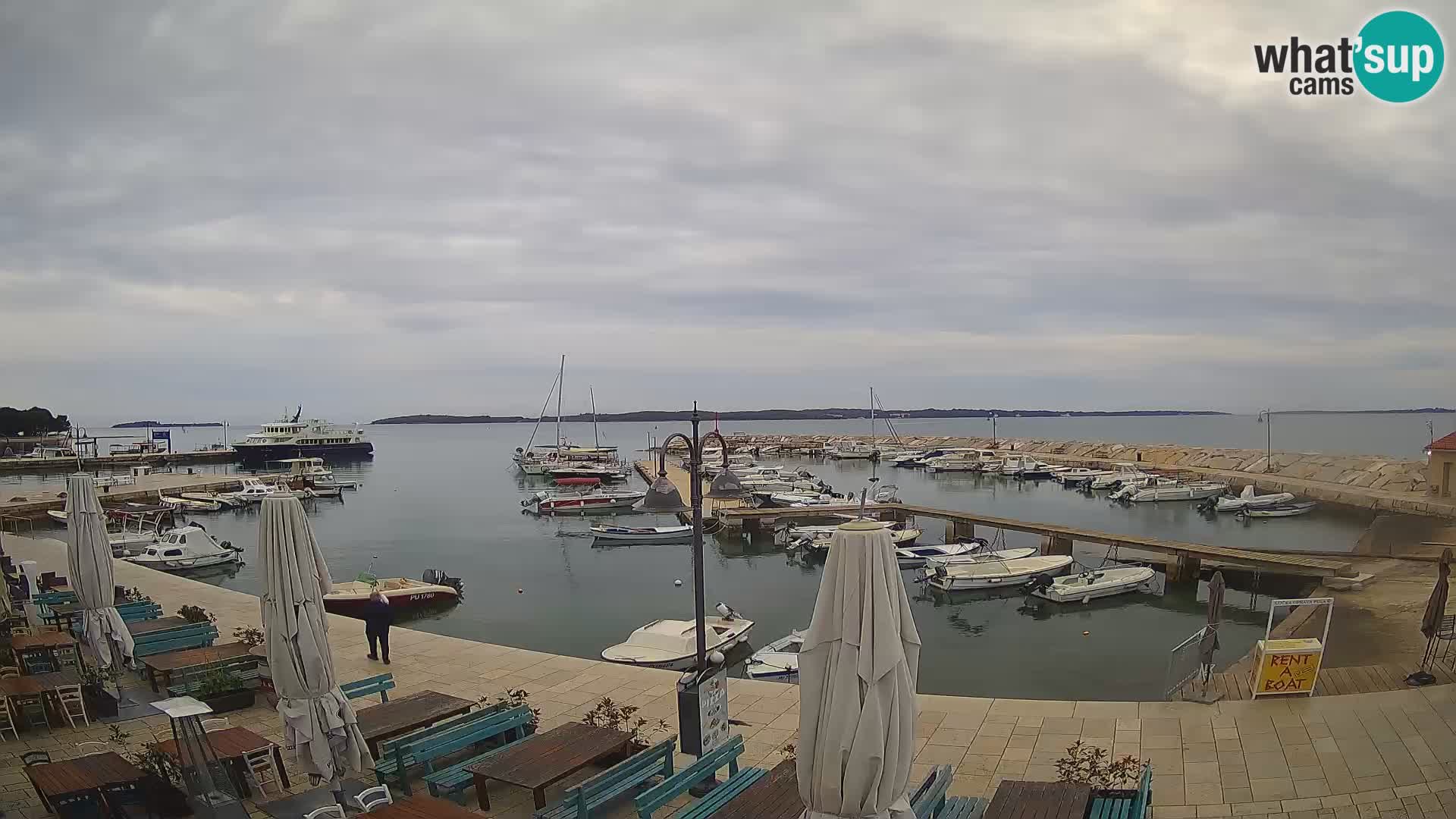 Fažana Camera en vivo riva y marina de la ciudad – Istria