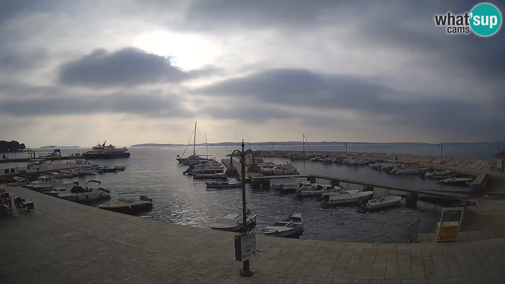 Fažana Camera en vivo riva y marina de la ciudad – Istria