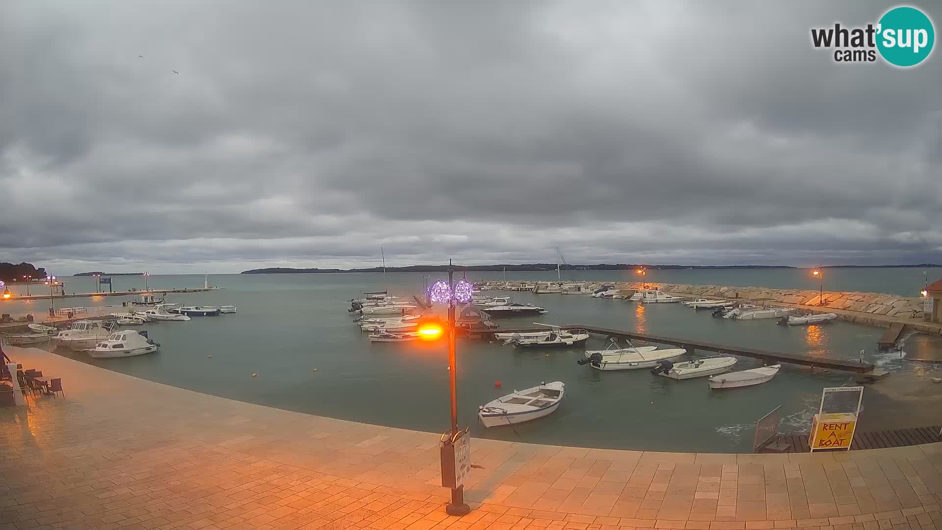 Fažana Camera en vivo riva y marina de la ciudad – Istria