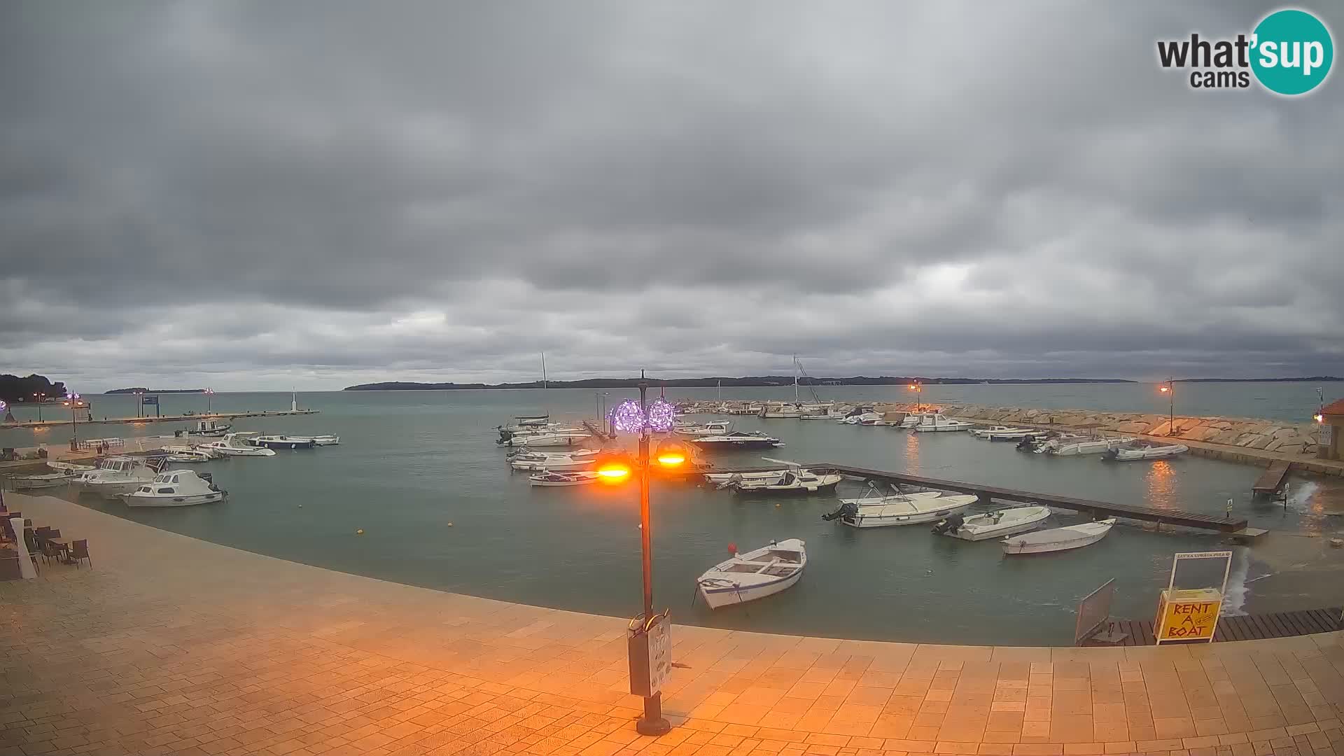 Fažana Camera en vivo riva y marina de la ciudad – Istria