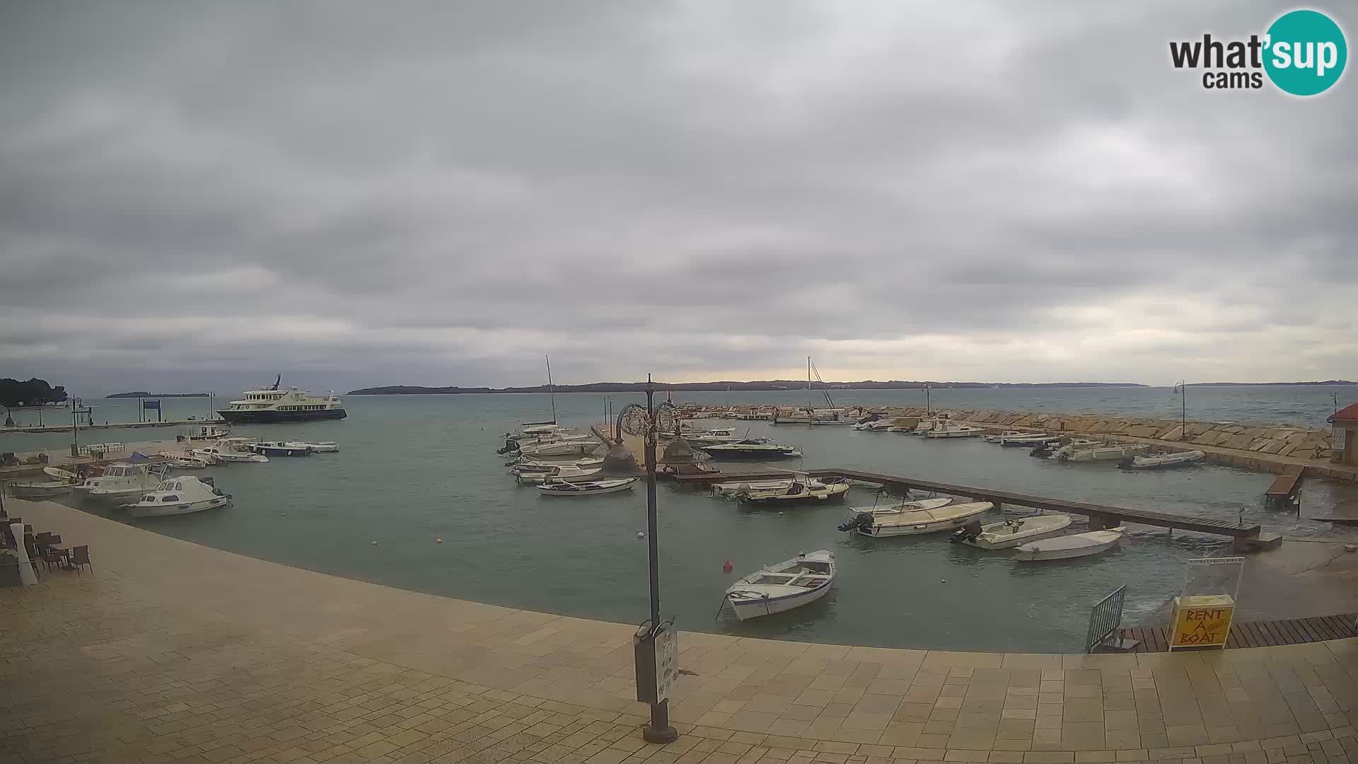 Fažana Camera en vivo riva y marina de la ciudad – Istria