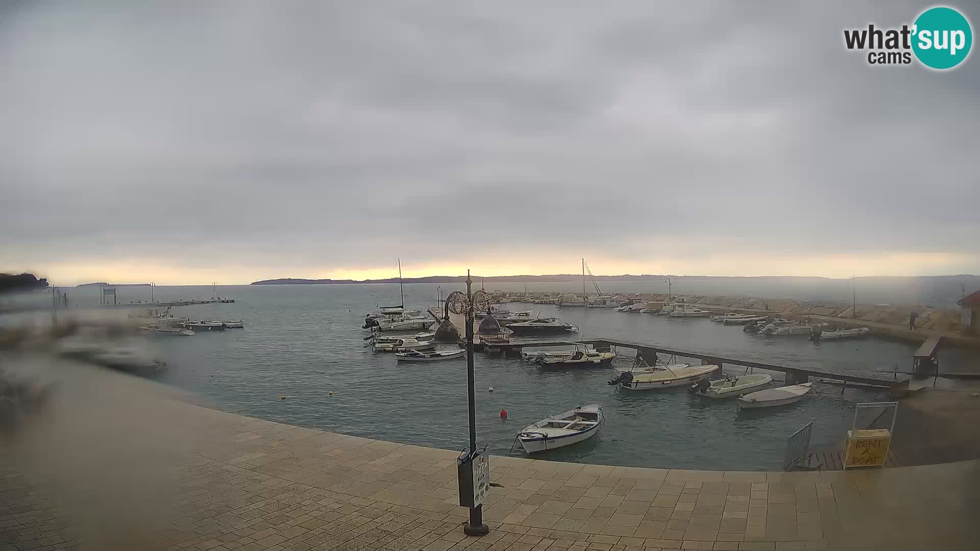 Fažana Camera en vivo riva y marina de la ciudad – Istria