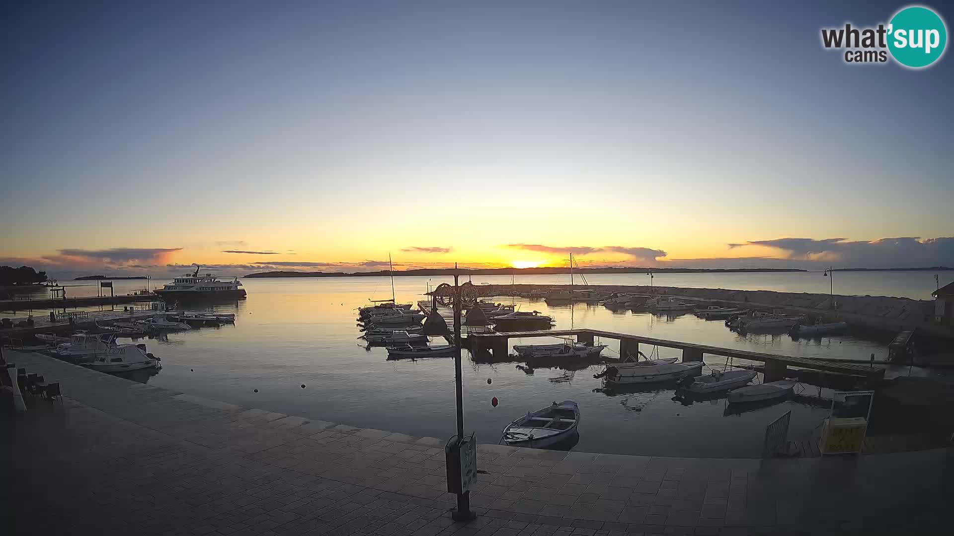 Spletna kamera Fažana riva in mestna marina – Istra