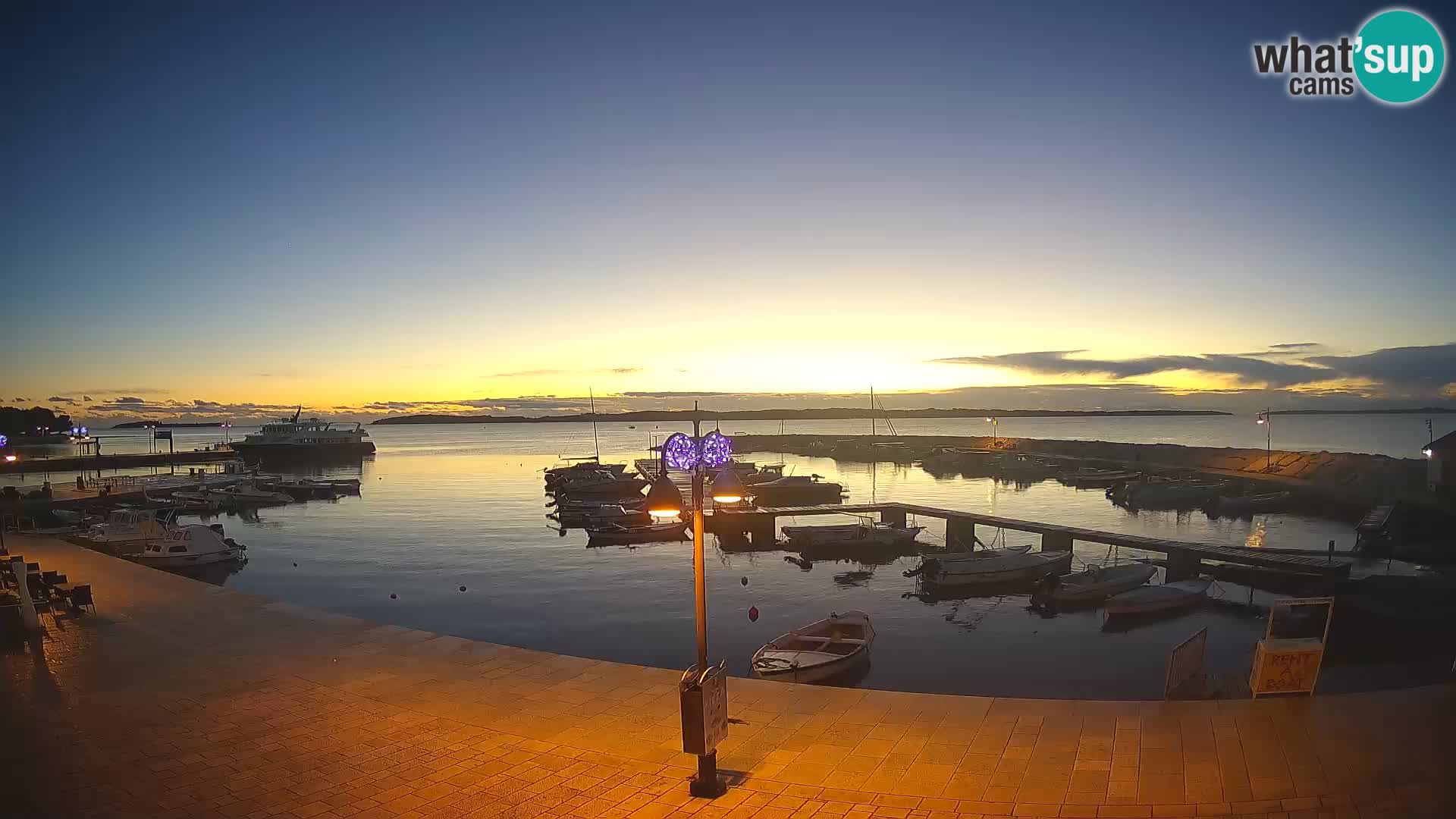 Fažana Camera en vivo riva y marina de la ciudad – Istria