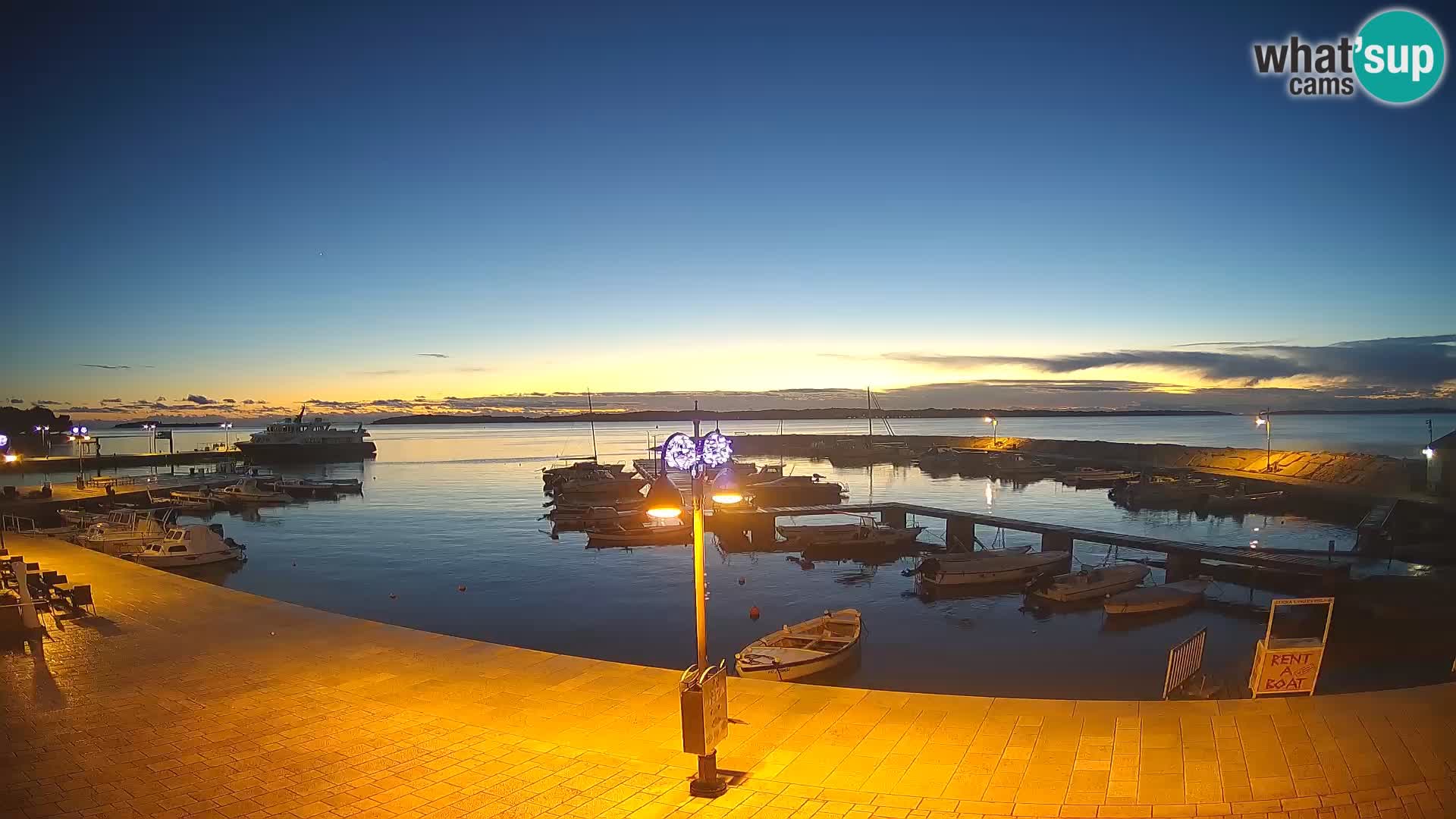 Fažana Camera en vivo riva y marina de la ciudad – Istria