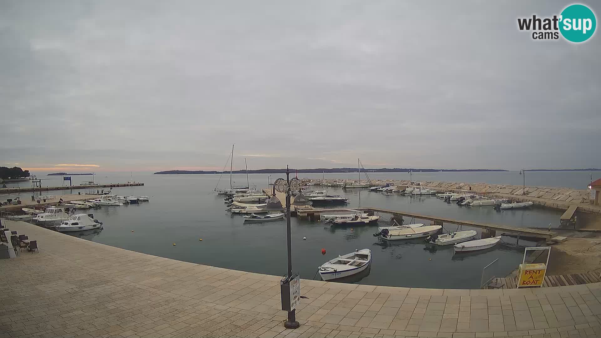 Fažana Camera en vivo riva y marina de la ciudad – Istria