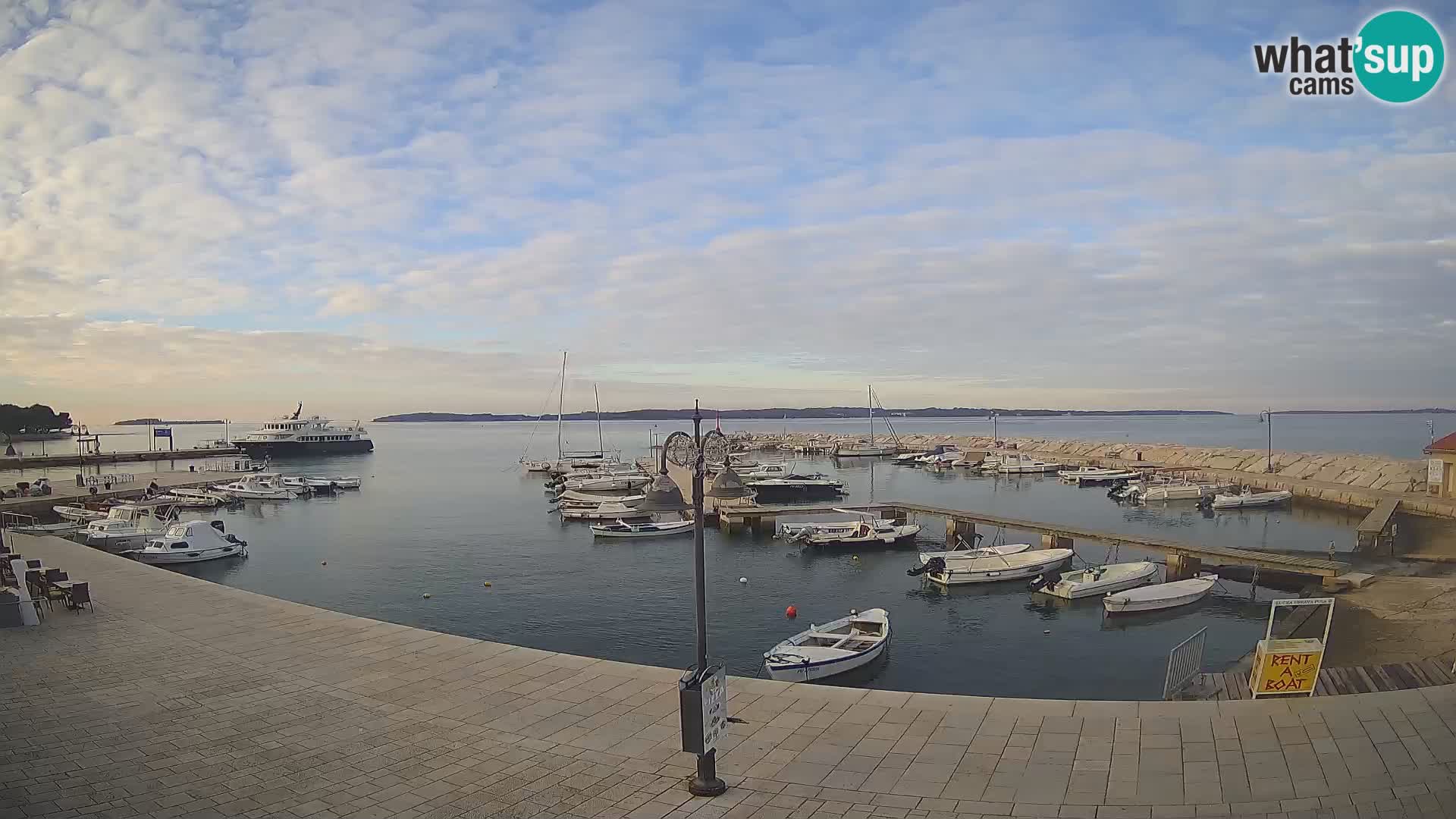 Fažana Camera en vivo riva y marina de la ciudad – Istria