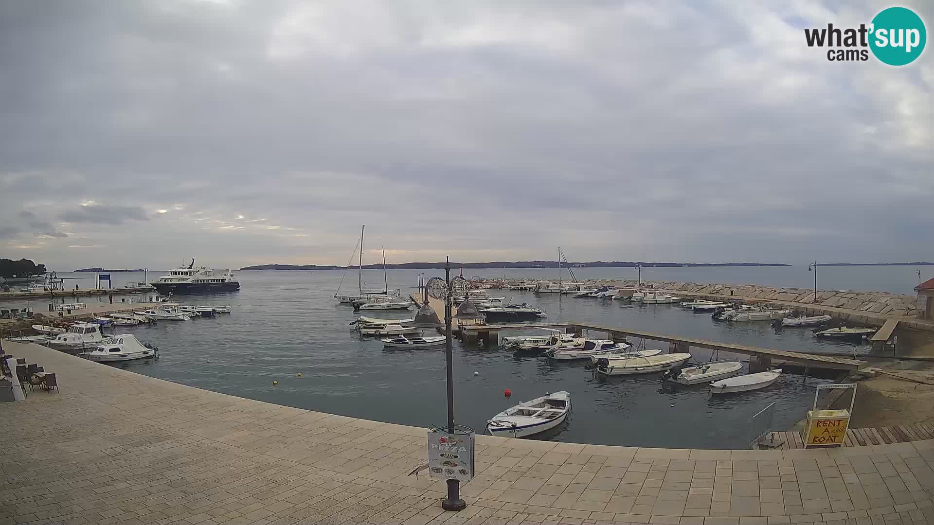 Fažana Camera en vivo riva y marina de la ciudad – Istria