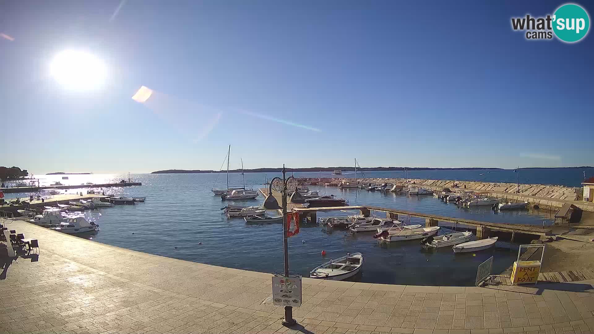 Fažana Camera en vivo riva y marina de la ciudad – Istria