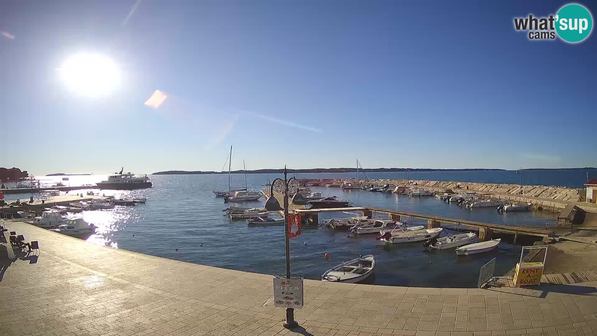 Fažana Camera en vivo riva y marina de la ciudad – Istria