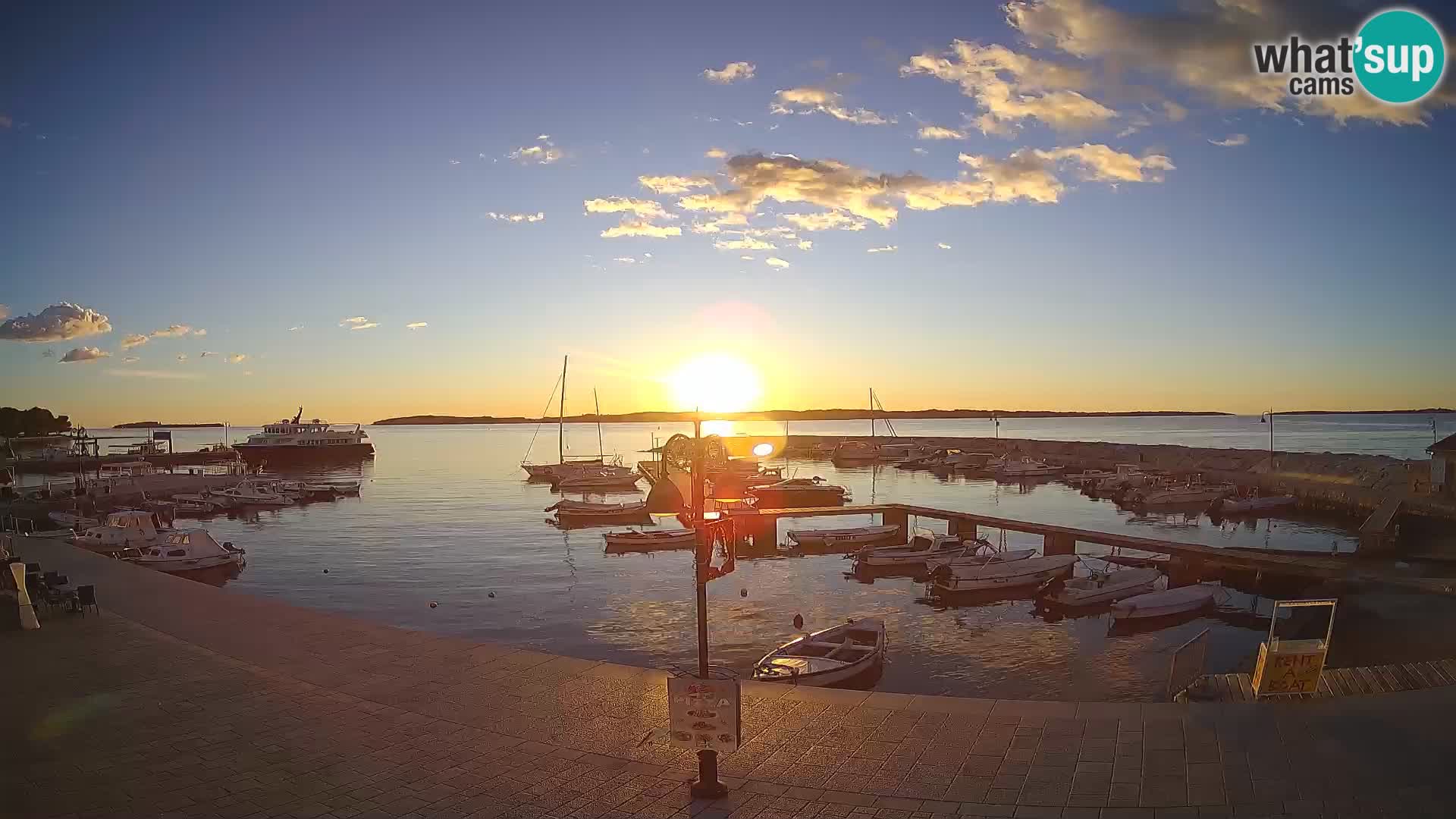 Fažana Camera en vivo riva y marina de la ciudad – Istria