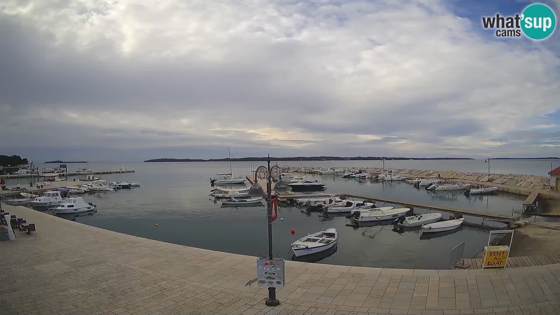 Fažana Camera en vivo riva y marina de la ciudad – Istria