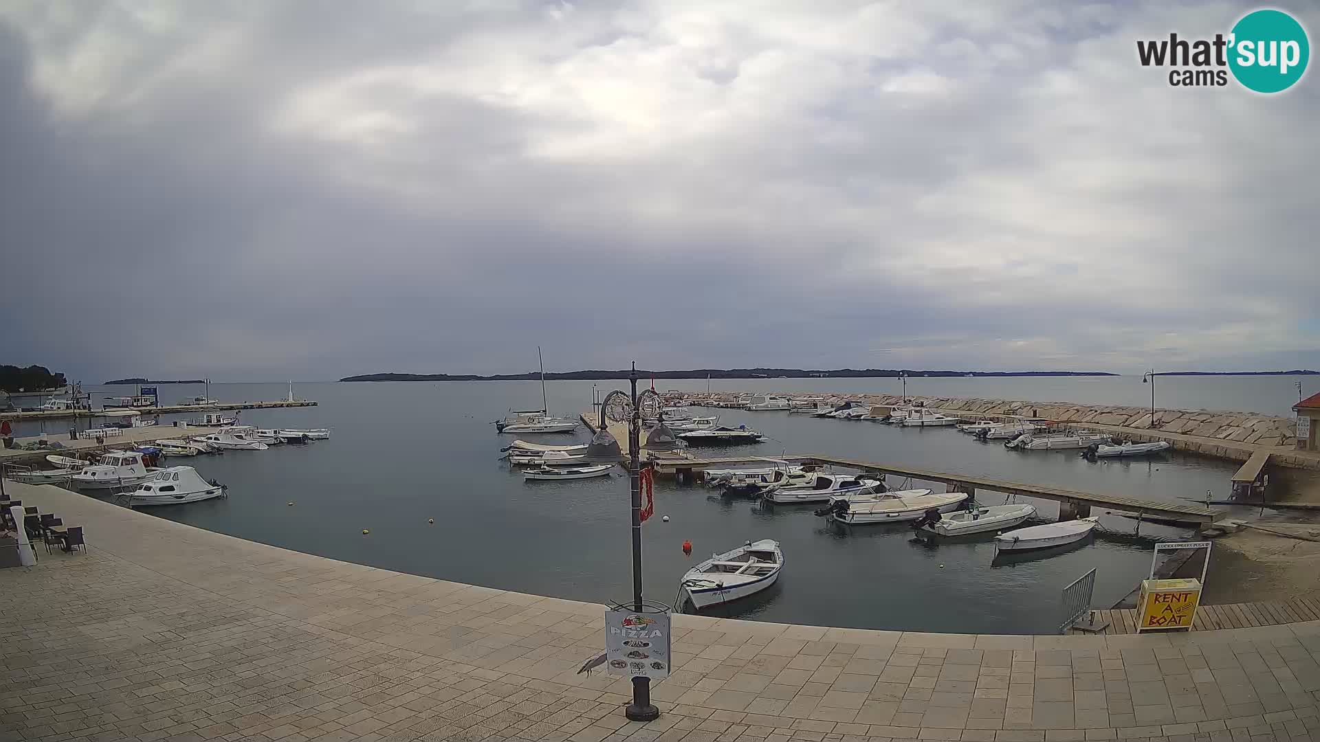 Fažana Camera en vivo riva y marina de la ciudad – Istria