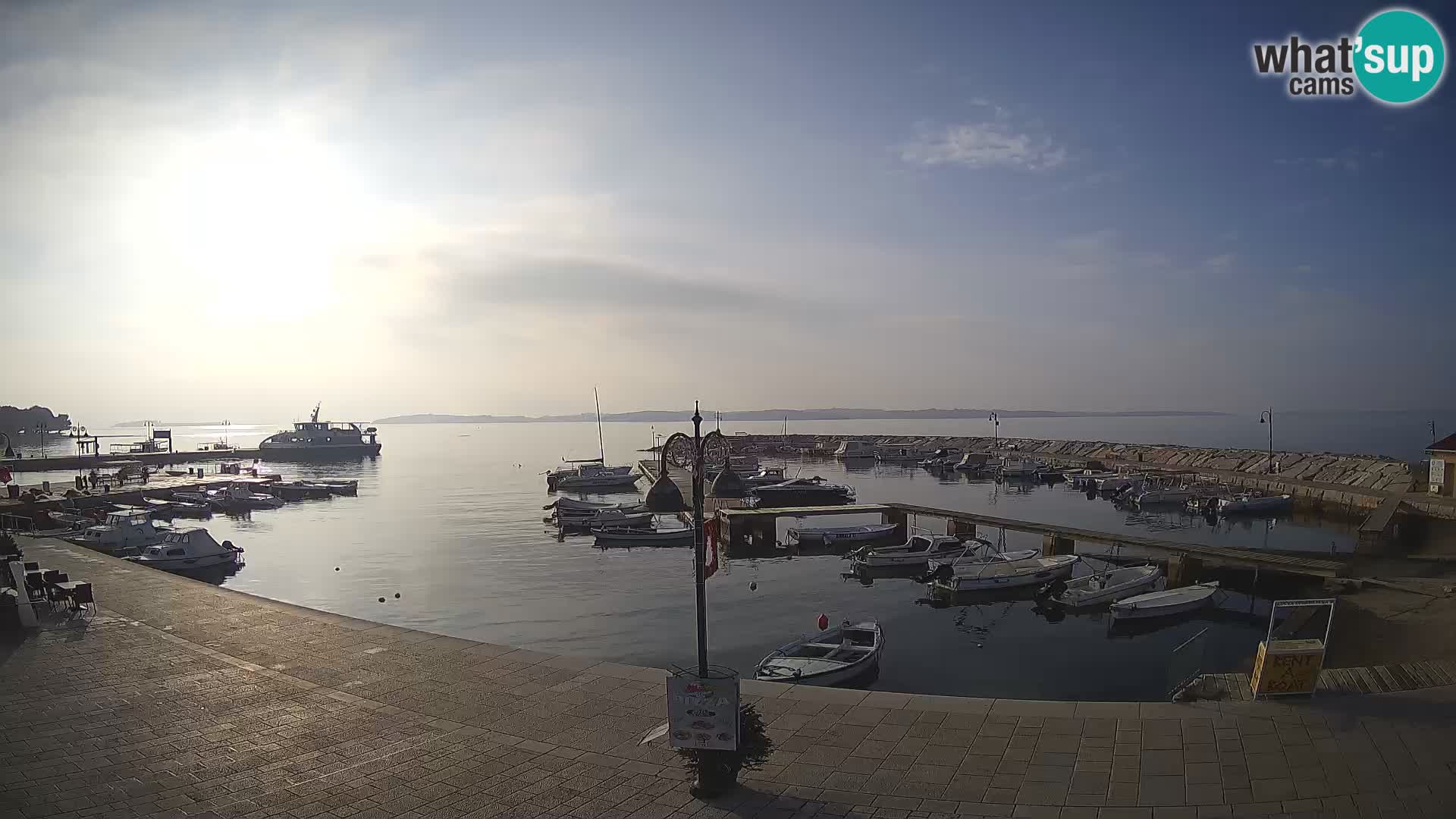 Fažana Camera en vivo riva y marina de la ciudad – Istria