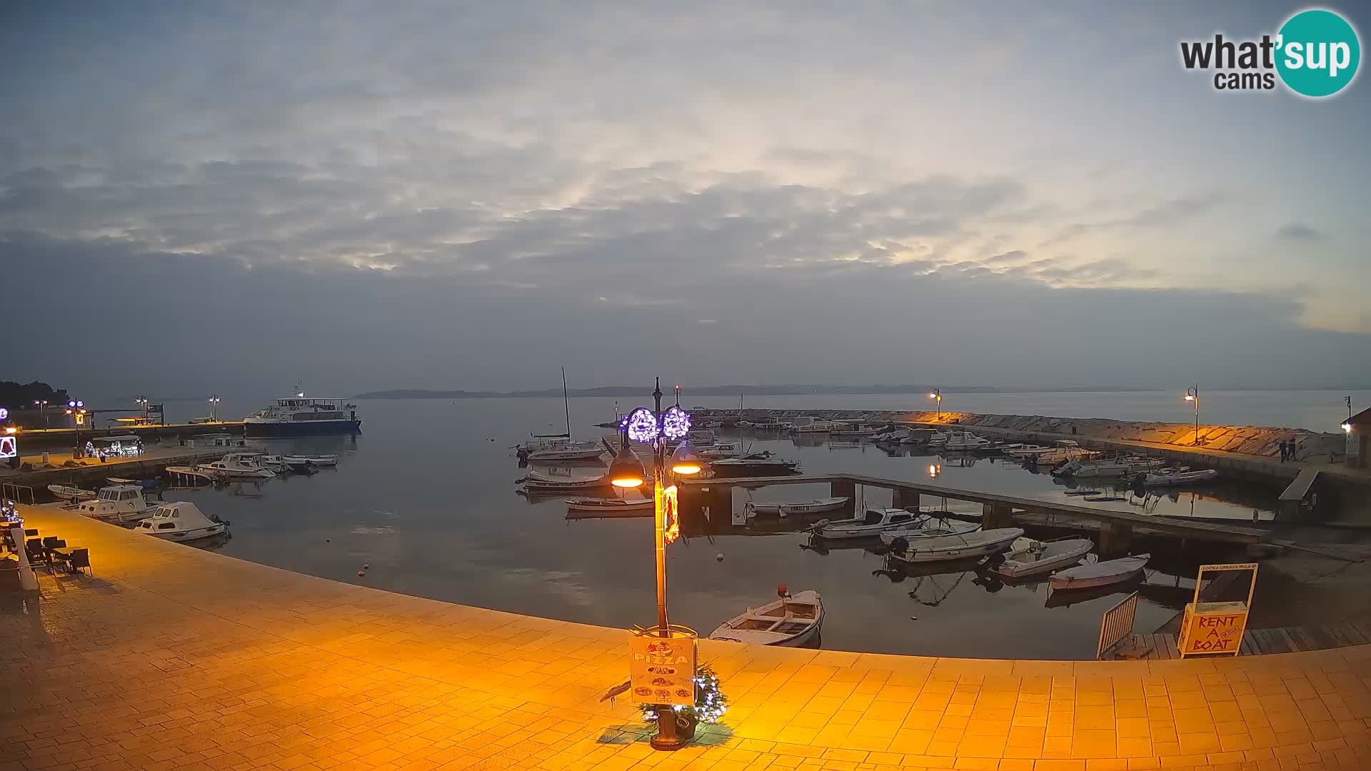 Fažana Camera en vivo riva y marina de la ciudad – Istria