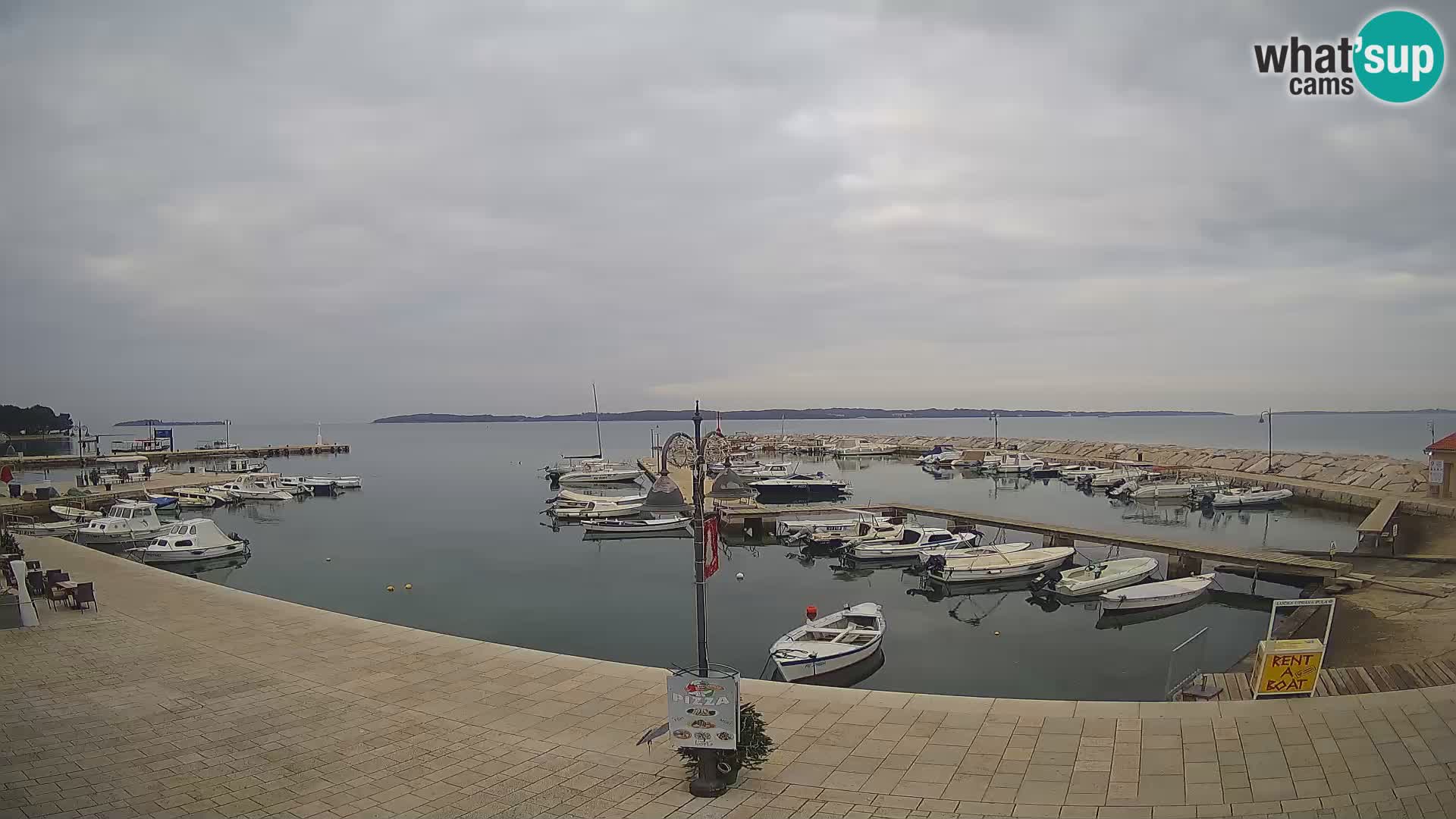 Fažana Camera en vivo riva y marina de la ciudad – Istria