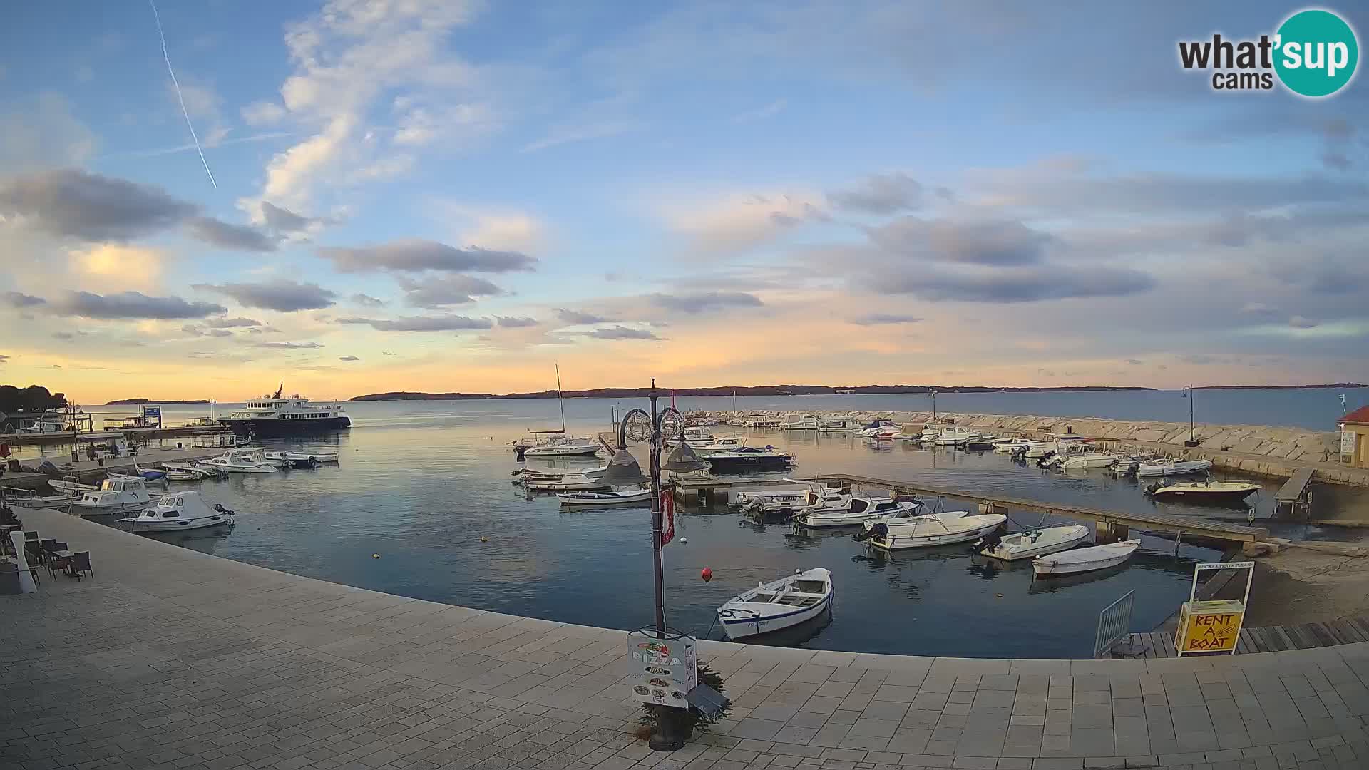 Spletna kamera Fažana riva in mestna marina – Istra