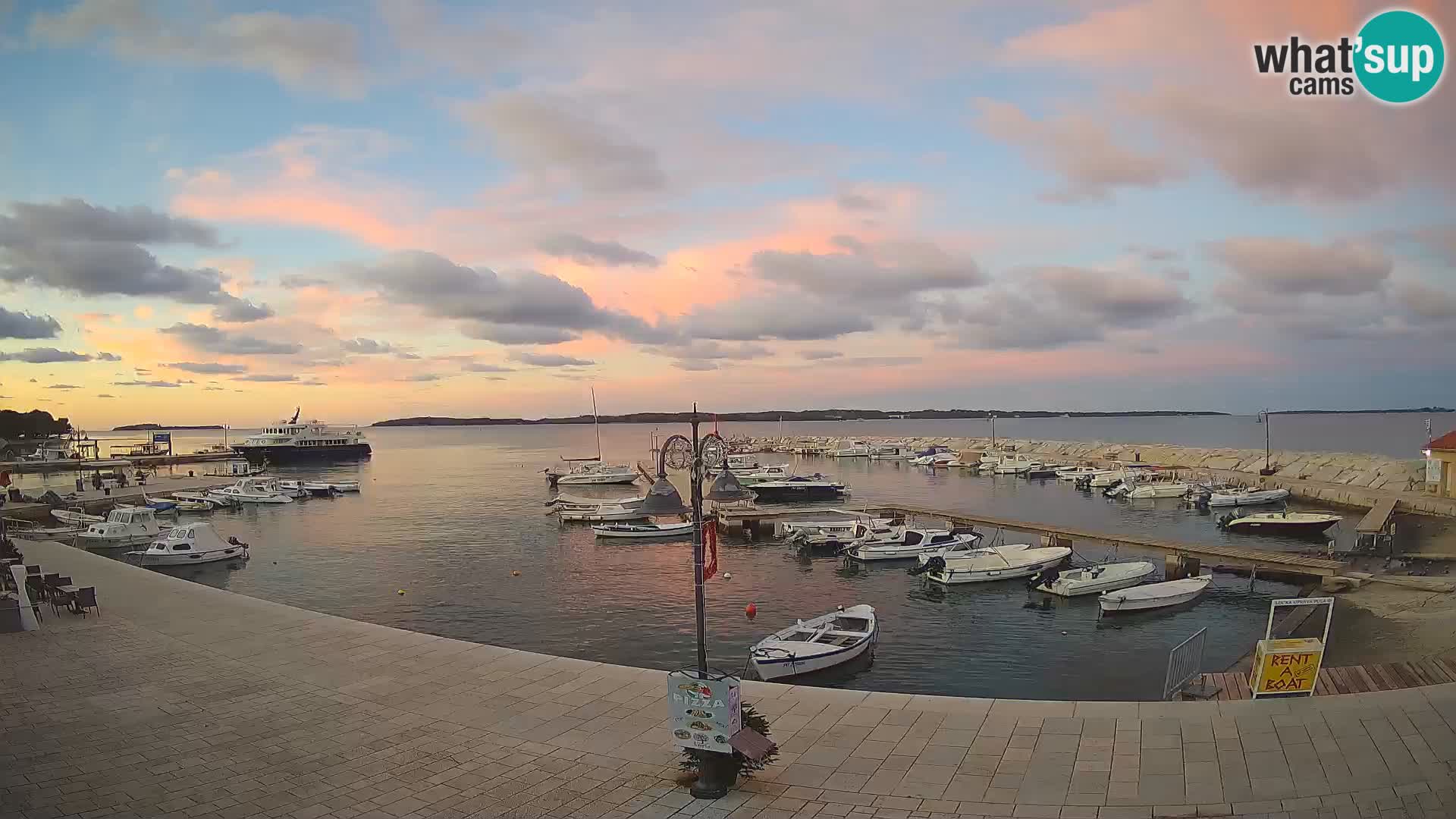 Fažana Camera en vivo riva y marina de la ciudad – Istria